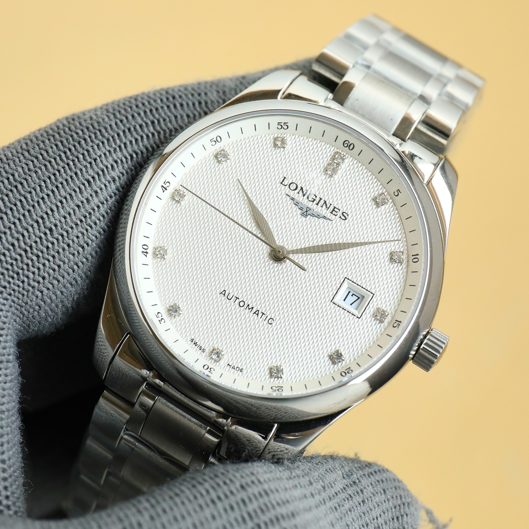 白750 金800
全新推出浪琴LONGINES-名匠三字位系列 原版开模 所有配件与正品100%可互换通用
【机芯】可搭载机芯2824机芯 搭配最新款镂空自动陀整体采用精密拉丝工艺,改良版技术成熟十分稳定动力储备高达48小时
【表壳】“锤压式”316S精培钢。表壳直径40毫米,厚度仅为⚠️9mm⚠️完美表壳质感。防水性能无后顾之忧
【字面针】字面、针、,工厂统一调色,柳叶形蓝钢淬火表针(烧蓝针)版型和工艺均同步正品,操作和调试的方法吻合原版,表盘上的麦穗纹理同正品如出一格,肉眼无法辨雌雄。
【钢带皮带】意大利牛皮三种颜色:棕、黑,蓝。皮带颜色与正品一致。搭配美光精致表扣,精良,舒适而坚固。
诚挚欢迎各位表友品鉴!