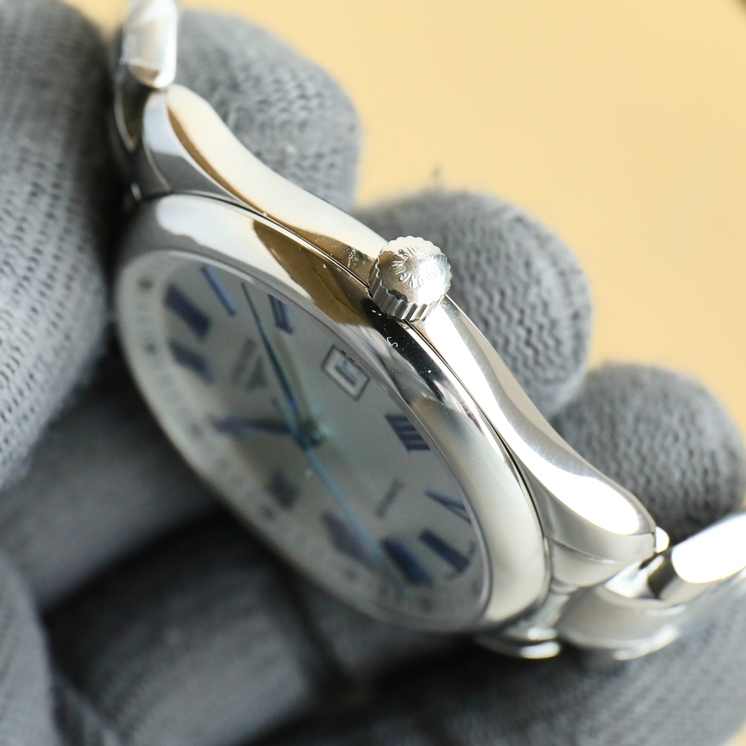 白750 金800
全新推出浪琴LONGINES-名匠三字位系列 原版开模 所有配件与正品100%可互换通用
【机芯】可搭载机芯2824机芯 搭配最新款镂空自动陀整体采用精密拉丝工艺,改良版技术成熟十分稳定动力储备高达48小时
【表壳】“锤压式”316S精培钢。表壳直径40毫米,厚度仅为⚠️9mm⚠️完美表壳质感。防水性能无后顾之忧
【字面针】字面、针、,工厂统一调色,柳叶形蓝钢淬火表针(烧蓝针)版型和工艺均同步正品,操作和调试的方法吻合原版,表盘上的麦穗纹理同正品如出一格,肉眼无法辨雌雄。
【钢带皮带】意大利牛皮三种颜色:棕、黑,蓝。皮带颜色与正品一致。搭配美光精致表扣,精良,舒适而坚固。
诚挚欢迎各位表友品鉴!