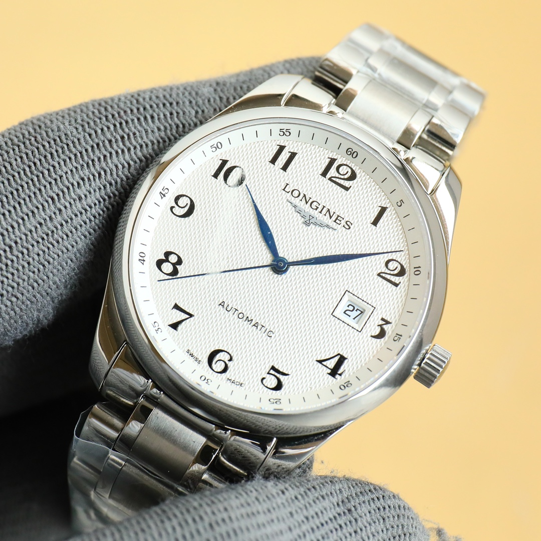 白750 金800
全新推出浪琴LONGINES-名匠三字位系列 原版开模 所有配件与正品100%可互换通用
【机芯】可搭载机芯2824机芯 搭配最新款镂空自动陀整体采用精密拉丝工艺,改良版技术成熟十分稳定动力储备高达48小时
【表壳】“锤压式”316S精培钢。表壳直径40毫米,厚度仅为⚠️9mm⚠️完美表壳质感。防水性能无后顾之忧
【字面针】字面、针、,工厂统一调色,柳叶形蓝钢淬火表针(烧蓝针)版型和工艺均同步正品,操作和调试的方法吻合原版,表盘上的麦穗纹理同正品如出一格,肉眼无法辨雌雄。
【钢带皮带】意大利牛皮三种颜色:棕、黑,蓝。皮带颜色与正品一致。搭配美光精致表扣,精良,舒适而坚固。
诚挚欢迎各位表友品鉴!
