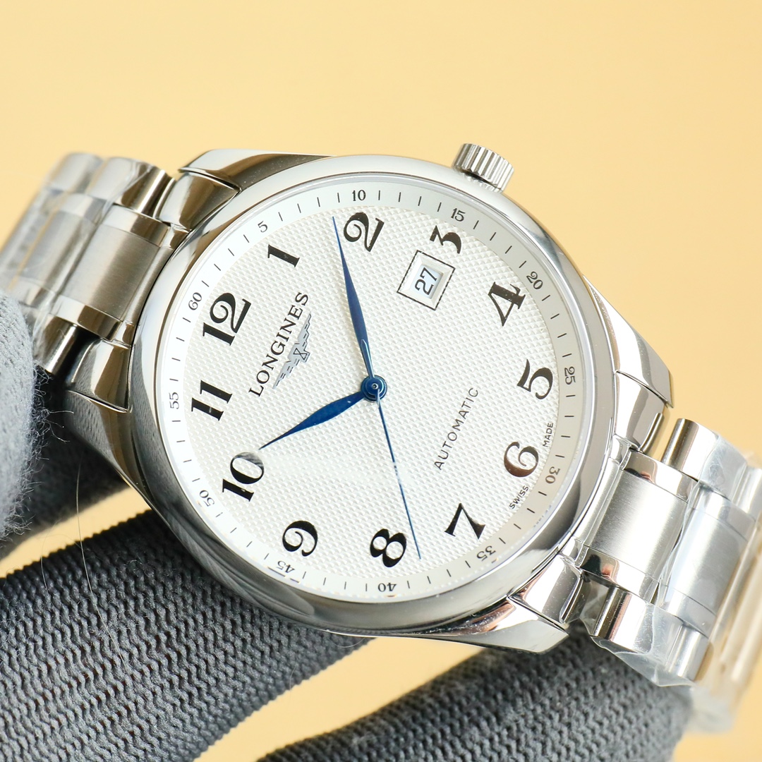 白750 金800
全新推出浪琴LONGINES-名匠三字位系列 原版开模 所有配件与正品100%可互换通用
【机芯】可搭载机芯2824机芯 搭配最新款镂空自动陀整体采用精密拉丝工艺,改良版技术成熟十分稳定动力储备高达48小时
【表壳】“锤压式”316S精培钢。表壳直径40毫米,厚度仅为⚠️9mm⚠️完美表壳质感。防水性能无后顾之忧
【字面针】字面、针、,工厂统一调色,柳叶形蓝钢淬火表针(烧蓝针)版型和工艺均同步正品,操作和调试的方法吻合原版,表盘上的麦穗纹理同正品如出一格,肉眼无法辨雌雄。
【钢带皮带】意大利牛皮三种颜色:棕、黑,蓝。皮带颜色与正品一致。搭配美光精致表扣,精良,舒适而坚固。
诚挚欢迎各位表友品鉴!