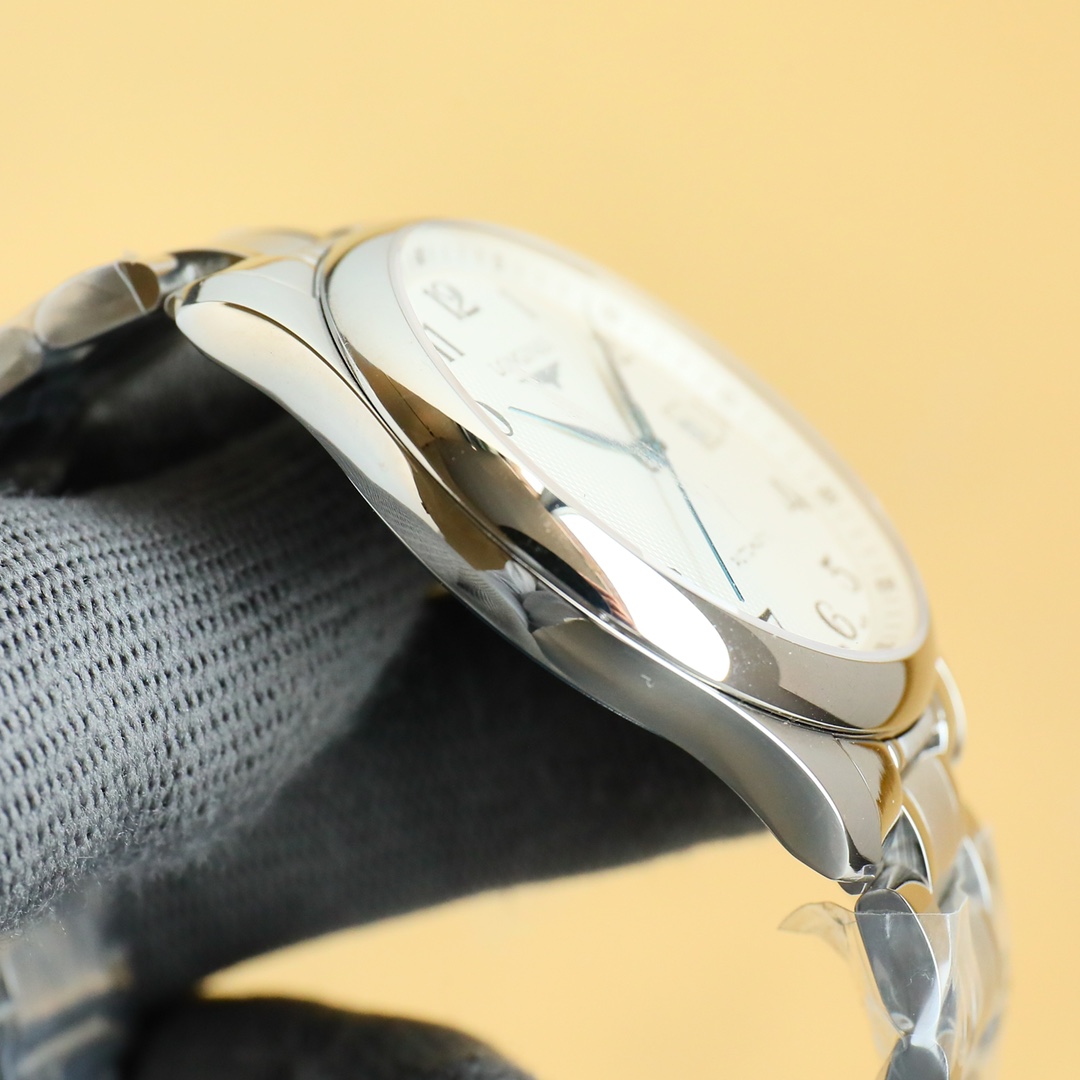 白750 金800
全新推出浪琴LONGINES-名匠三字位系列 原版开模 所有配件与正品100%可互换通用
【机芯】可搭载机芯2824机芯 搭配最新款镂空自动陀整体采用精密拉丝工艺,改良版技术成熟十分稳定动力储备高达48小时
【表壳】“锤压式”316S精培钢。表壳直径40毫米,厚度仅为⚠️9mm⚠️完美表壳质感。防水性能无后顾之忧
【字面针】字面、针、,工厂统一调色,柳叶形蓝钢淬火表针(烧蓝针)版型和工艺均同步正品,操作和调试的方法吻合原版,表盘上的麦穗纹理同正品如出一格,肉眼无法辨雌雄。
【钢带皮带】意大利牛皮三种颜色:棕、黑,蓝。皮带颜色与正品一致。搭配美光精致表扣,精良,舒适而坚固。
诚挚欢迎各位表友品鉴!