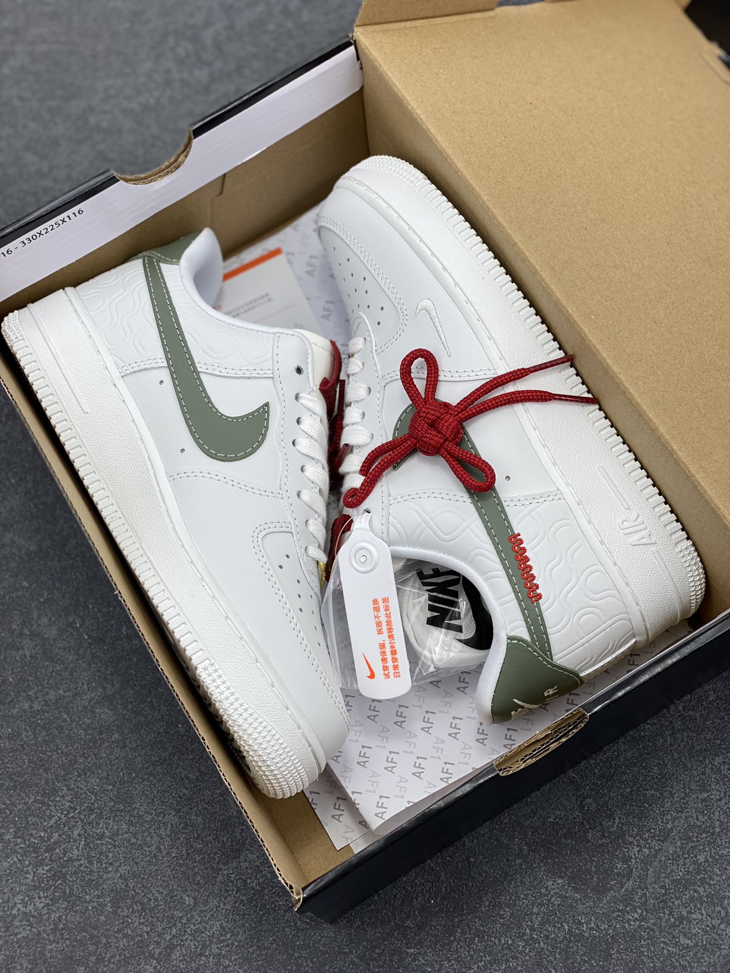 图片[9]-Nike Air Force 1 Low 蛇年 空军一号低帮运动休闲板鞋 原楦头原纸板 打造纯正空军版型#专注外贸渠道 全掌内置蜂窝气垫 #原盒配件 原厂中底钢印、拉帮完美 货号：HV5979-130 尺码：36 36.5 37.5 38 38.5 39 40 40.5 41 42 42.5 43 44 44.5 45-选品中心