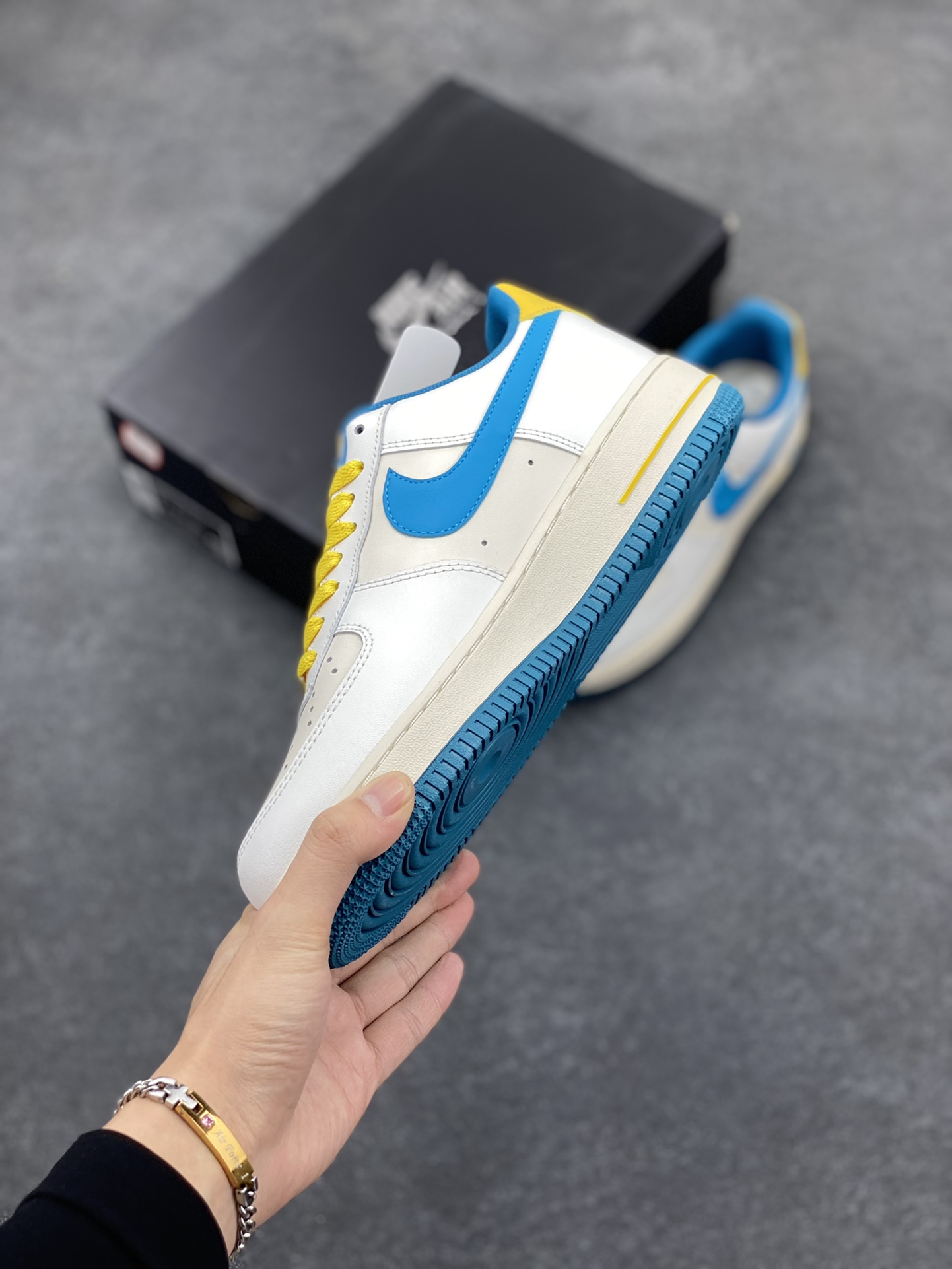 图片[3]-福利特价 Nk Air Force 1 Low 白蓝 原楦头原纸板 打造纯正空军版型专注外贸渠道 全掌内置蜂窝气垫 原盒配件 原厂中底钢印、拉帮完美 货号：CW3388-203 尺码：36 36.5 37.5 38 38.5 39 40 40.5 41 42 42.5 43 44 44.5 45-选品中心