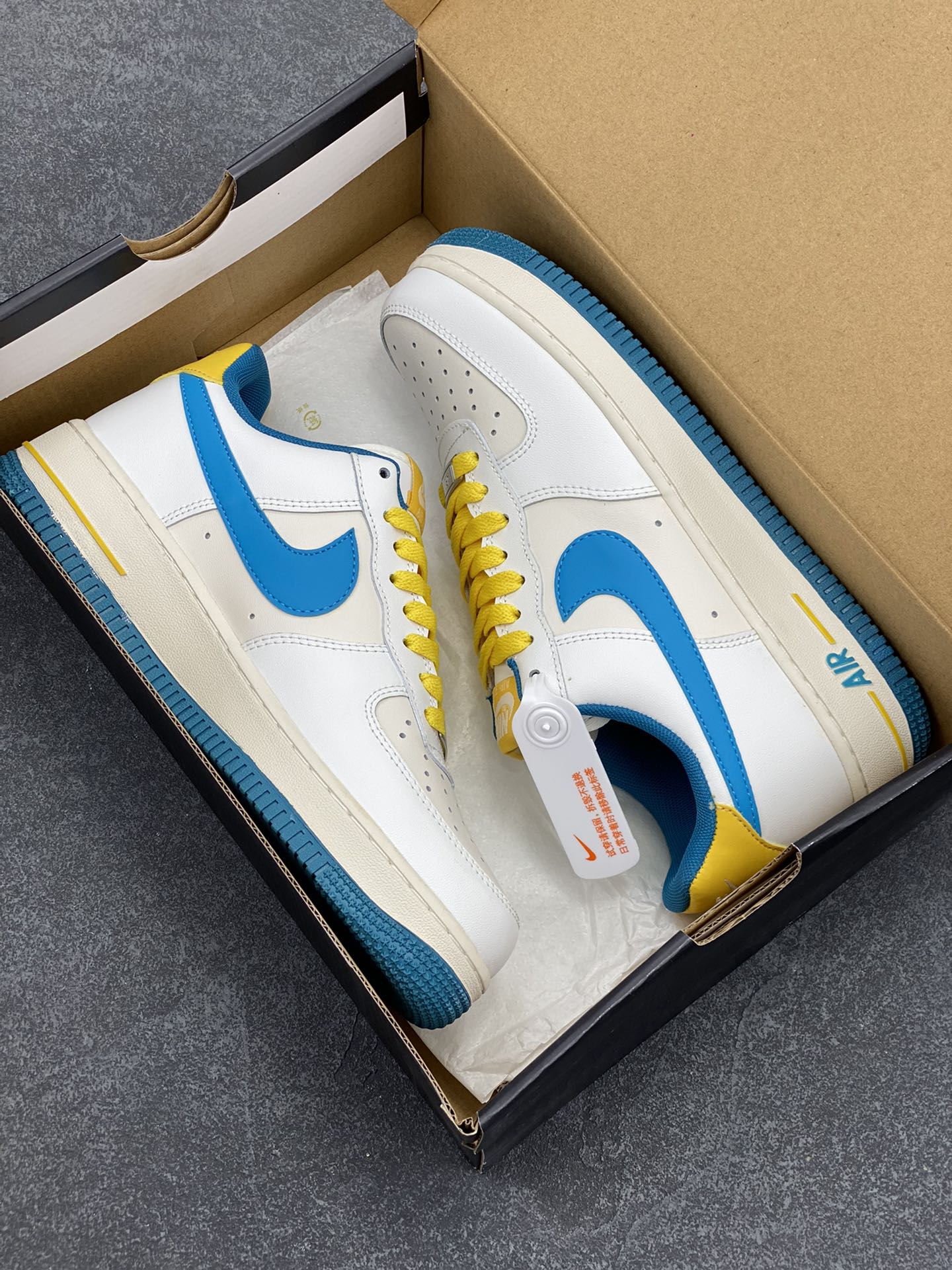 图片[9]-福利特价 Nk Air Force 1 Low 白蓝 原楦头原纸板 打造纯正空军版型专注外贸渠道 全掌内置蜂窝气垫 原盒配件 原厂中底钢印、拉帮完美 货号：CW3388-203 尺码：36 36.5 37.5 38 38.5 39 40 40.5 41 42 42.5 43 44 44.5 45-选品中心