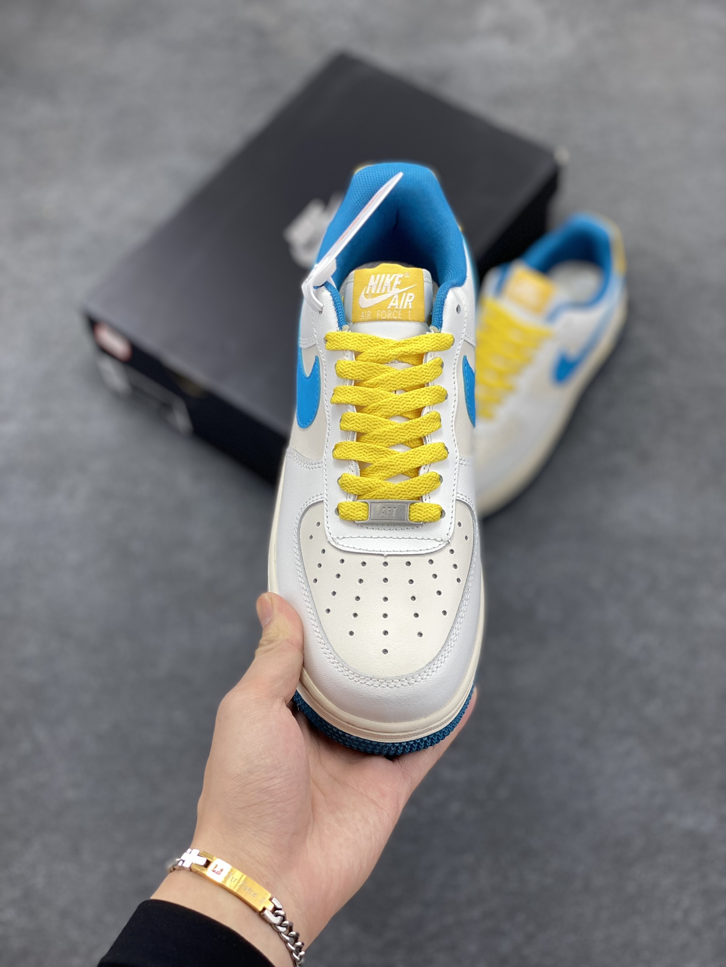 图片[2]-福利特价 Nk Air Force 1 Low 白蓝 原楦头原纸板 打造纯正空军版型专注外贸渠道 全掌内置蜂窝气垫 原盒配件 原厂中底钢印、拉帮完美 货号：CW3388-203 尺码：36 36.5 37.5 38 38.5 39 40 40.5 41 42 42.5 43 44 44.5 45-选品中心