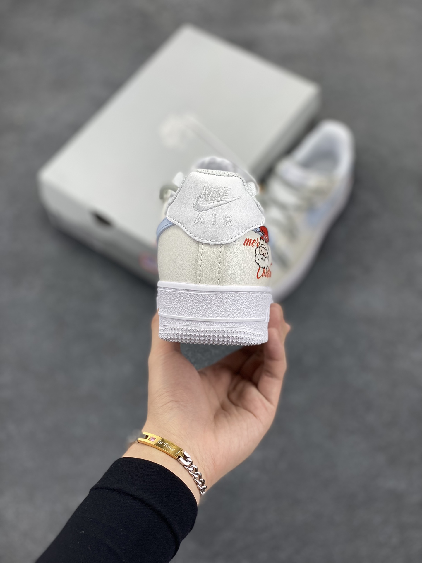 图片[4]-Nike Air Force 1 圣诞老人 潮流 米白 空军一号低帮运动休闲板鞋 原装级别 原楦头原纸板 打造纯正空军版型#专注外贸渠道 全掌内置蜂窝气垫 #原盒配件 原厂中底钢印、拉帮完美 货号：SD2412-025 尺码：36 36.5 37.5 38 38.5 39 40 40.5 41 42 42.5 43 44 44.5 45-选品中心