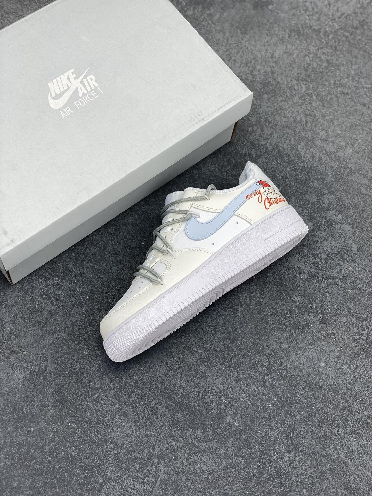图片[7]-Nike Air Force 1 圣诞老人 潮流 米白 空军一号低帮运动休闲板鞋 原装级别 原楦头原纸板 打造纯正空军版型#专注外贸渠道 全掌内置蜂窝气垫 #原盒配件 原厂中底钢印、拉帮完美 货号：SD2412-025 尺码：36 36.5 37.5 38 38.5 39 40 40.5 41 42 42.5 43 44 44.5 45-选品中心