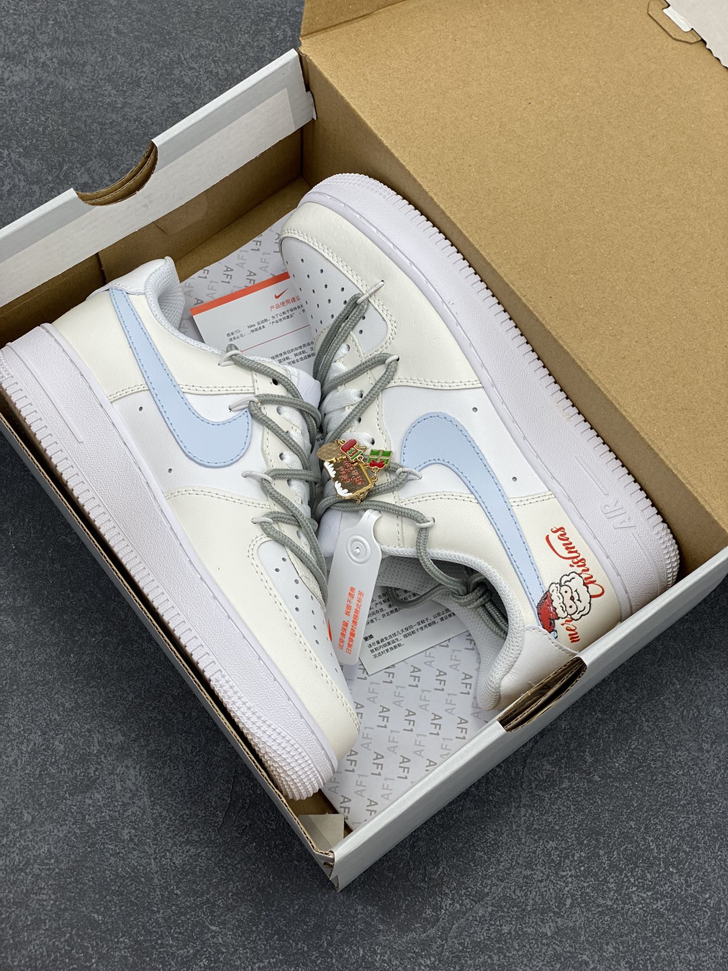 图片[9]-Nike Air Force 1 圣诞老人 潮流 米白 空军一号低帮运动休闲板鞋 原装级别 原楦头原纸板 打造纯正空军版型#专注外贸渠道 全掌内置蜂窝气垫 #原盒配件 原厂中底钢印、拉帮完美 货号：SD2412-025 尺码：36 36.5 37.5 38 38.5 39 40 40.5 41 42 42.5 43 44 44.5 45-选品中心