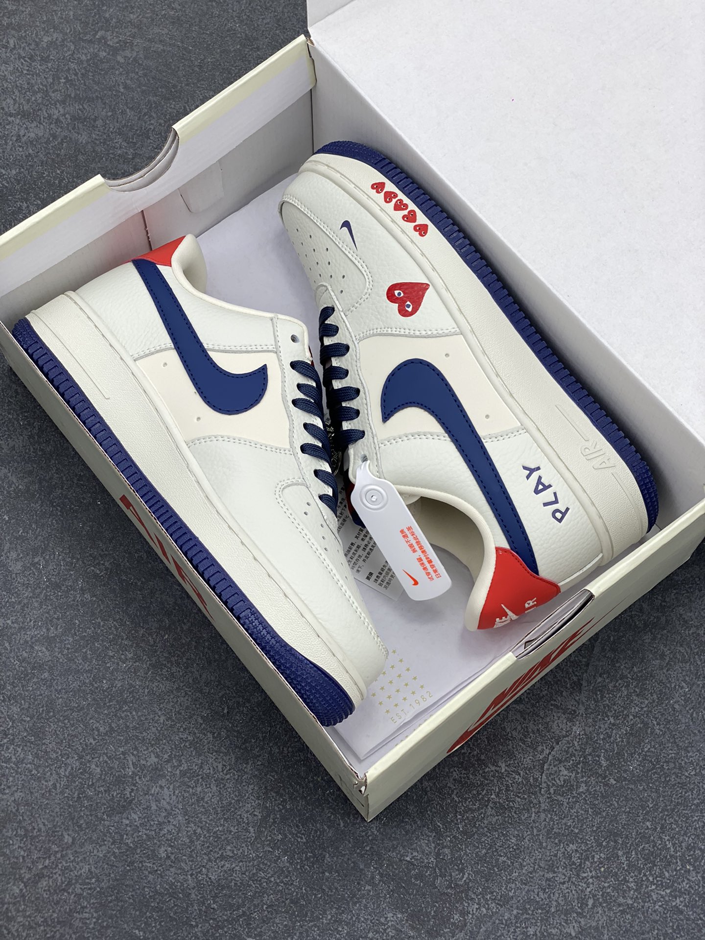 图片[9]-Nike Air Force 1 ’07 Low 空军一号低帮百搭休闲运动板鞋。柔软、弹性十足的缓震性能和出色的中底设计，横跨复古与现代的外型结合，造就出风靡全球三十多年的Force 1，直到今天还深受青睐 货号：KK1988-001 尺码：36 37.5 38 39 40 41 42 43 44 45-选品中心