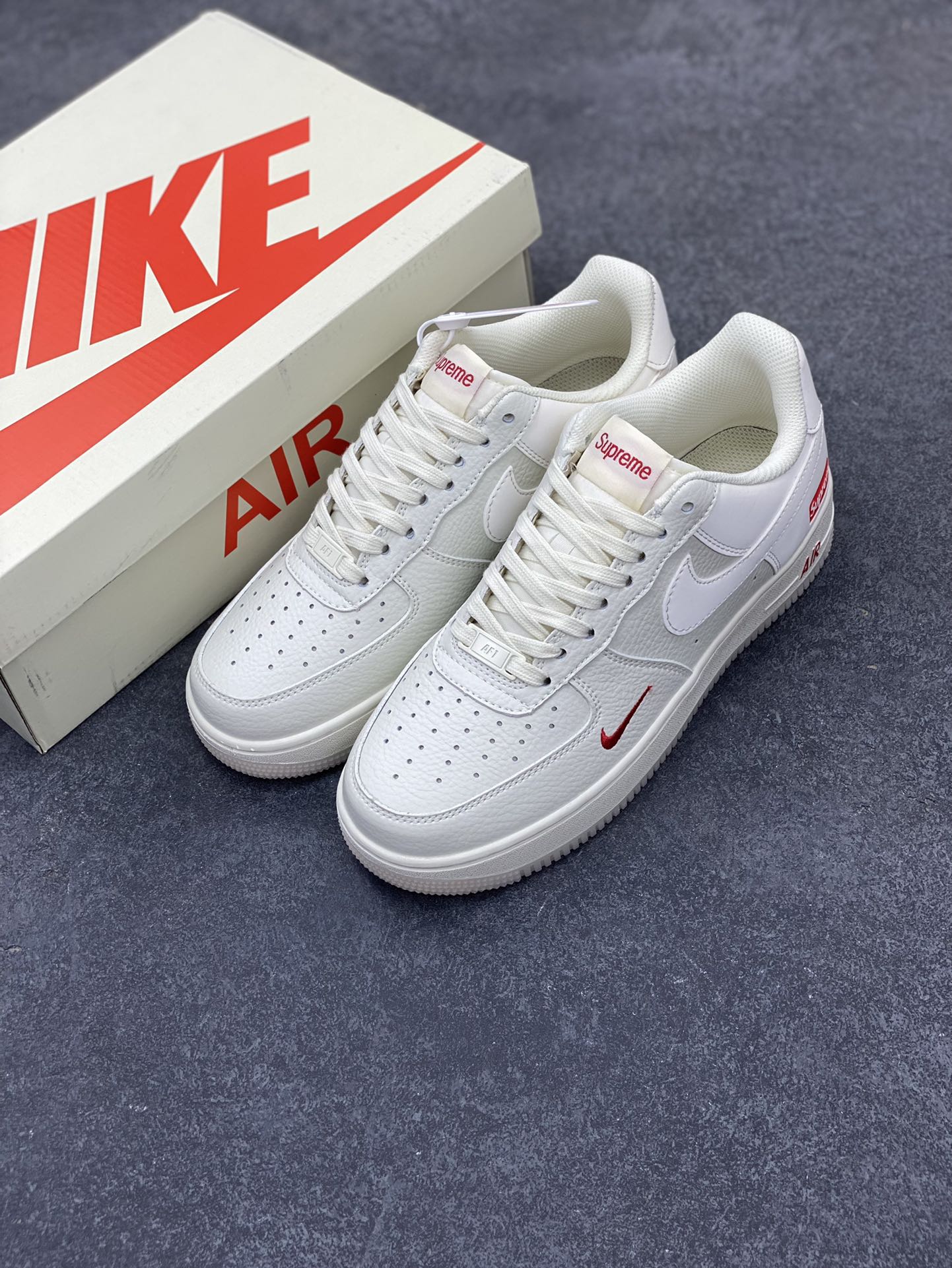 图片[8]-Nike Air Force 1 ’07 Low 空军一号低帮百搭休闲运动板鞋。柔软、弹性十足的缓震性能和出色的中底设计，横跨复古与现代的外型结合，造就出风靡全球三十多年的Force 1，直到今天还深受青睐 货号：BB7577-214 尺码：36 37.5 38 39 40 41 42 43 44 45-选品中心