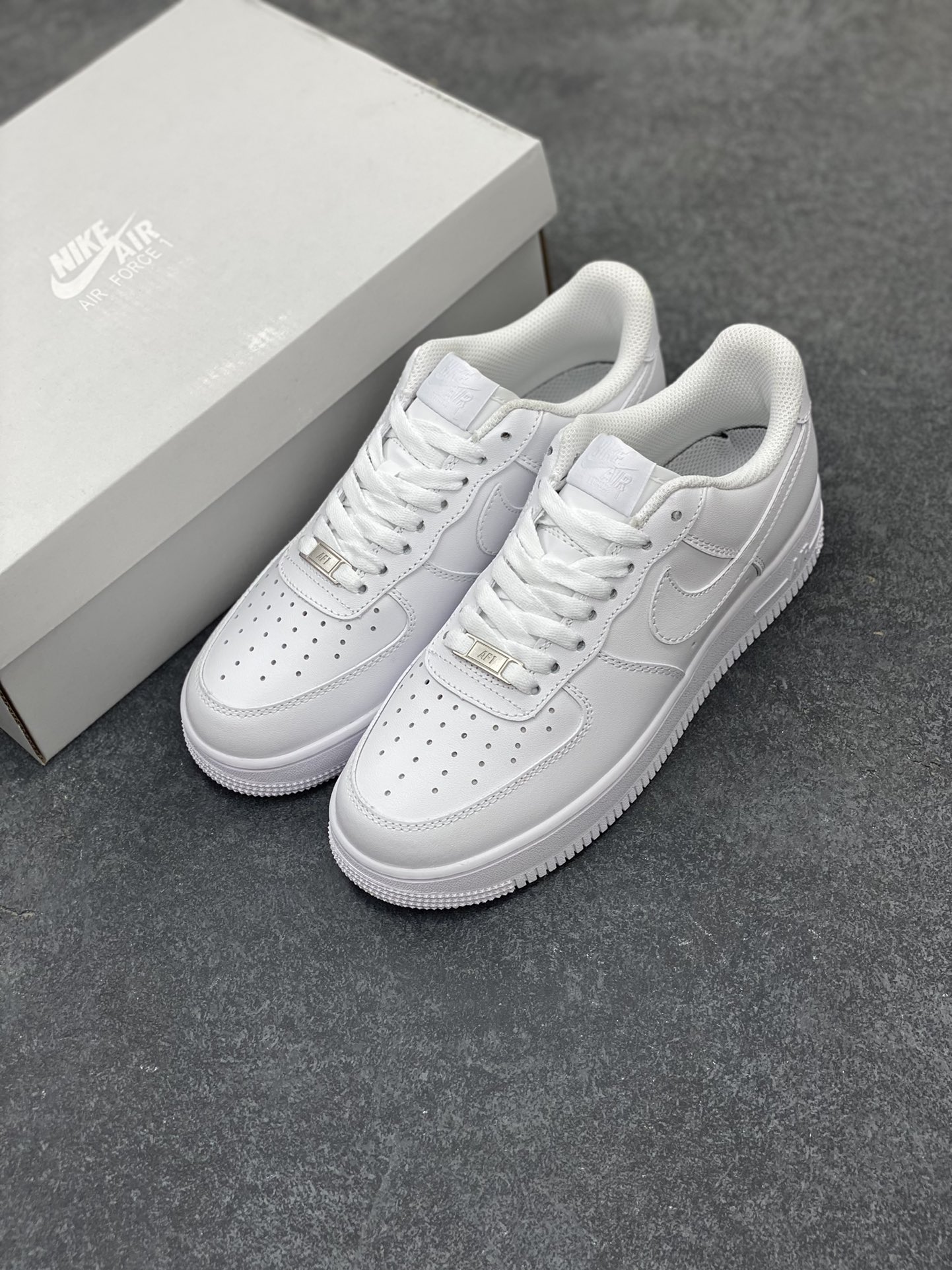 图片[8]-福利特价 👏无敌性价比👏 最强销量性价比版本❗️ Nk Air Force 1 Mid 空军全白 纯白色 客供模具、打造最完美空军鞋型 卖了上万双好评无数，欢迎对比 货号：315122-111 尺码：36 36.5 37.5 38 38.5 39 40 40.5 41 42 42.5 43 44 44.5 45-选品中心