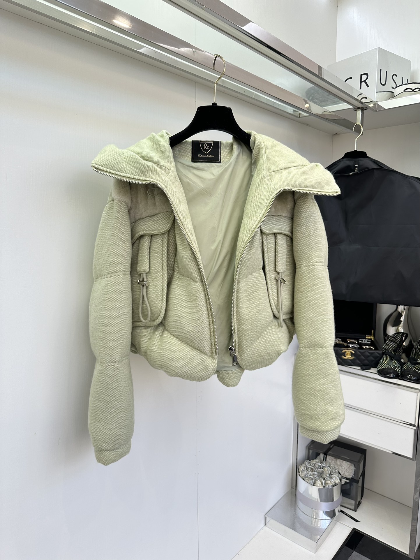 THOMOS Women’s Wool Puffed Suit: Stylish and Warm Green Winter Fashion - 图片 4