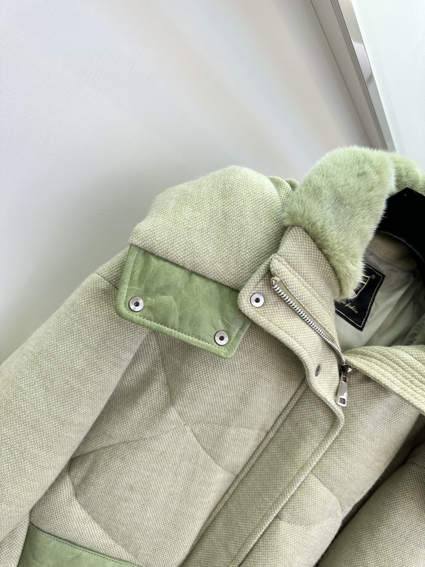 “Velvet Ferret THOMOS Coat for Stylish and Warm Winter Fashion” - 图片 7