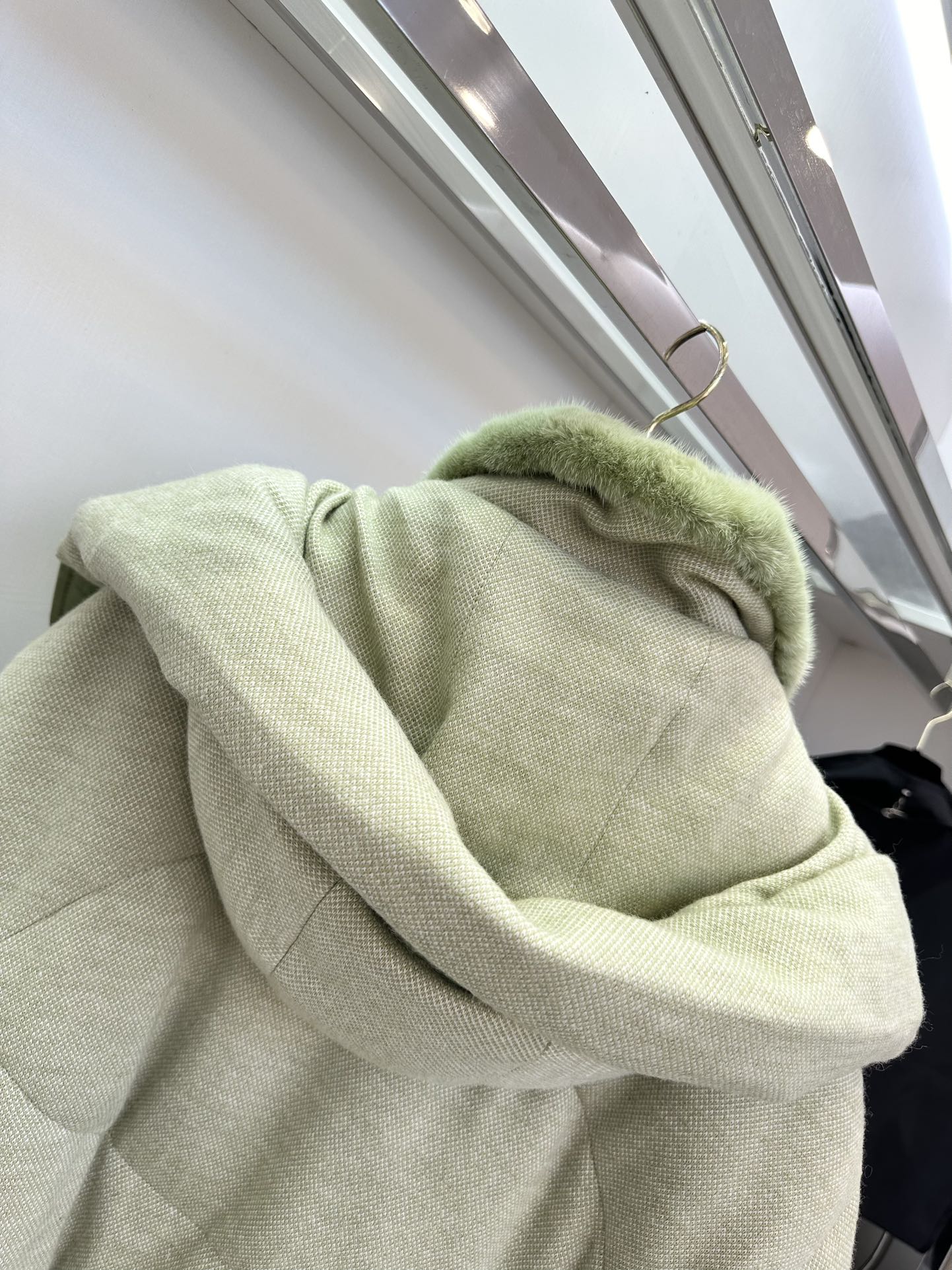 “Velvet Ferret THOMOS Coat for Stylish and Warm Winter Fashion” - 图片 8