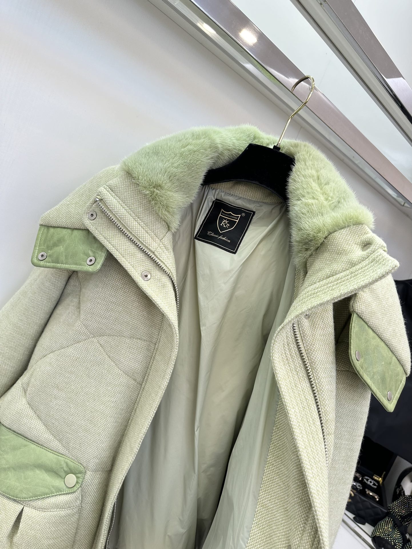 “Velvet Ferret THOMOS Coat for Stylish and Warm Winter Fashion” - 图片 6