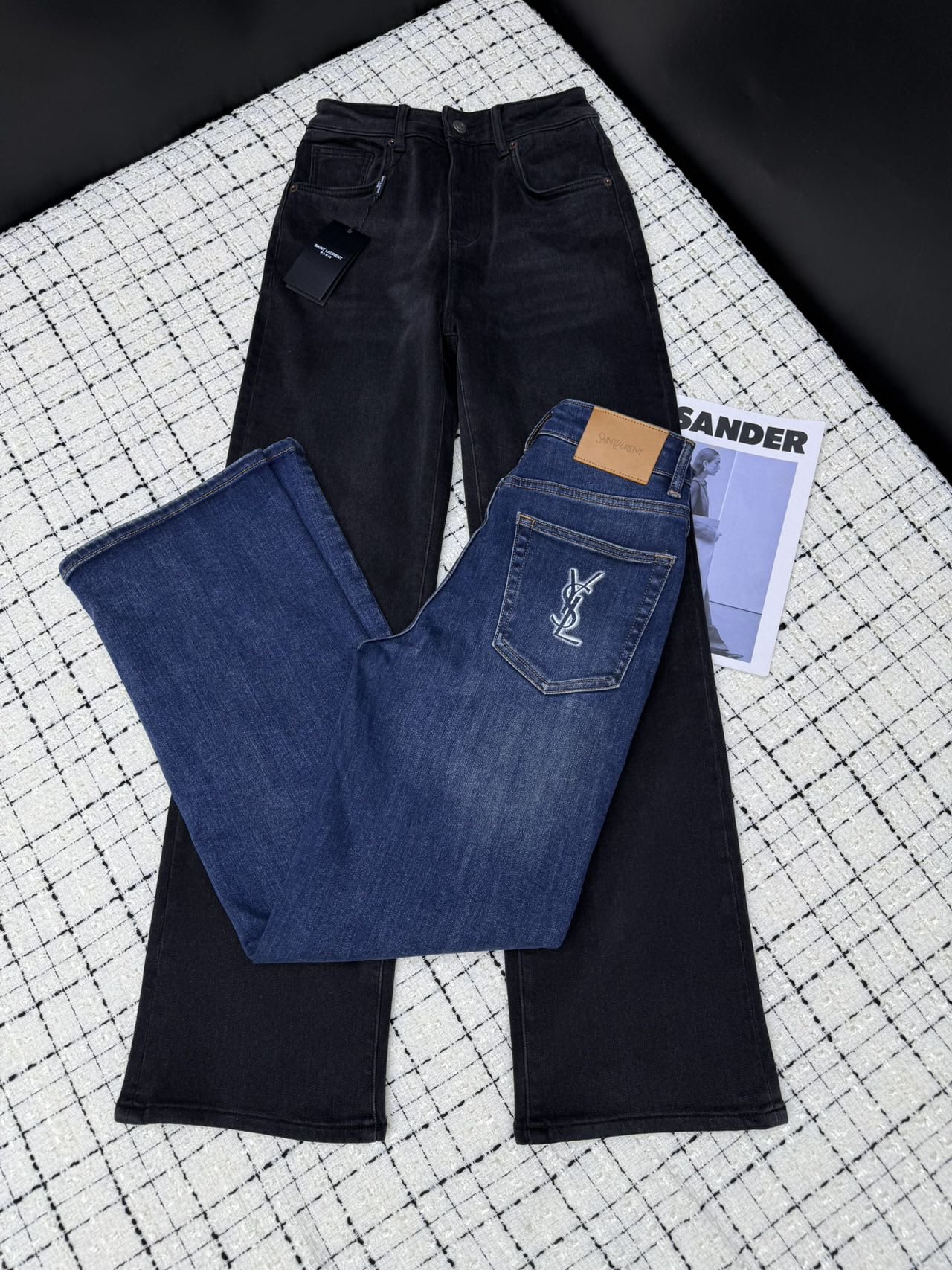 NO:576197,Saint Lauren*24 new autumn and winter style fleece pants, straight jeans with printed logo on the back pocket, stretchy, very good-looking after washing, autumn and winter blue, stylish black and gray, invincible and versatile, fleece denim cotton material, comfortable and easy to wear, powerful functionality, hard not to love the upper body, two colors 26-27-28-29-30.,, saint laurent,jeans,alexander wang19860909Saint Lauren*24秋冬新款 加绒裤 后袋印花logo直筒牛仔裤 有弹力 洗水非常好看 秋冬蓝、洋气的黑灰色 无敌百搭 加绒牛仔棉料 舒适好穿 功能性强大 上身很难不爱 两色26-27-28-29-30.,,saint laurent,jeans,alexander wang,Women's clothing