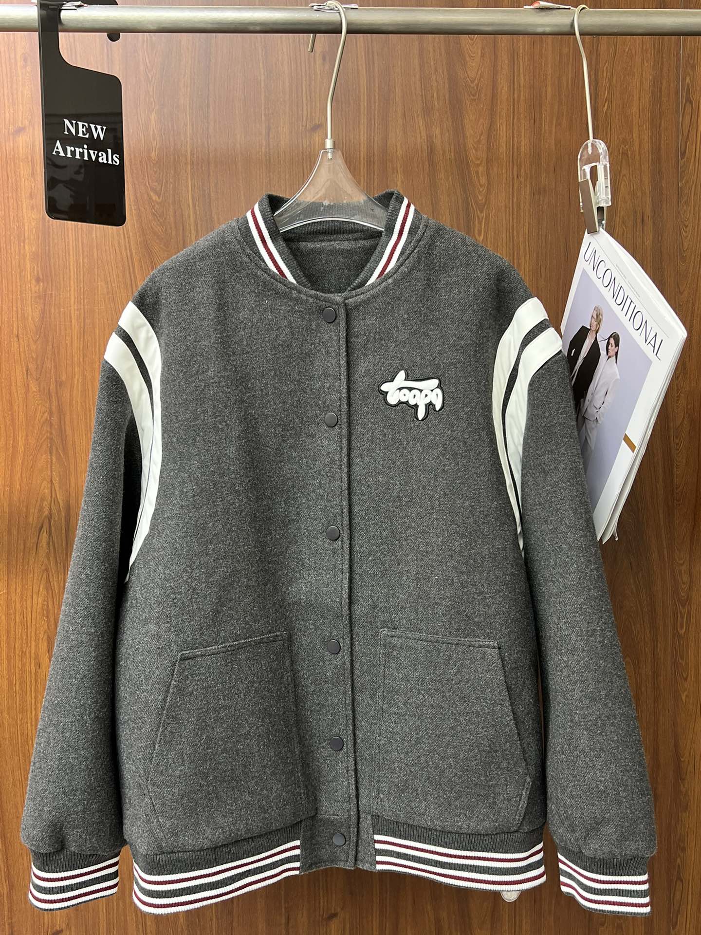 High-Quality Women’s Suit with G’s Red Wool and Two Tuxedos in Baseball Suit - 图片 8