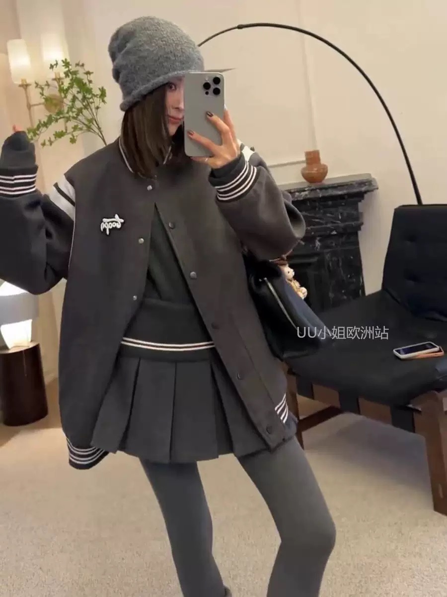 High-Quality Women’s Suit with G’s Red Wool and Two Tuxedos in Baseball Suit - 图片 3