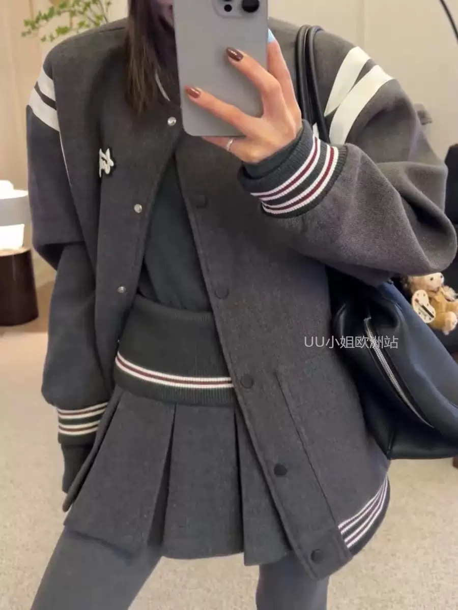 High-Quality Women’s Suit with G’s Red Wool and Two Tuxedos in Baseball Suit - 图片 5