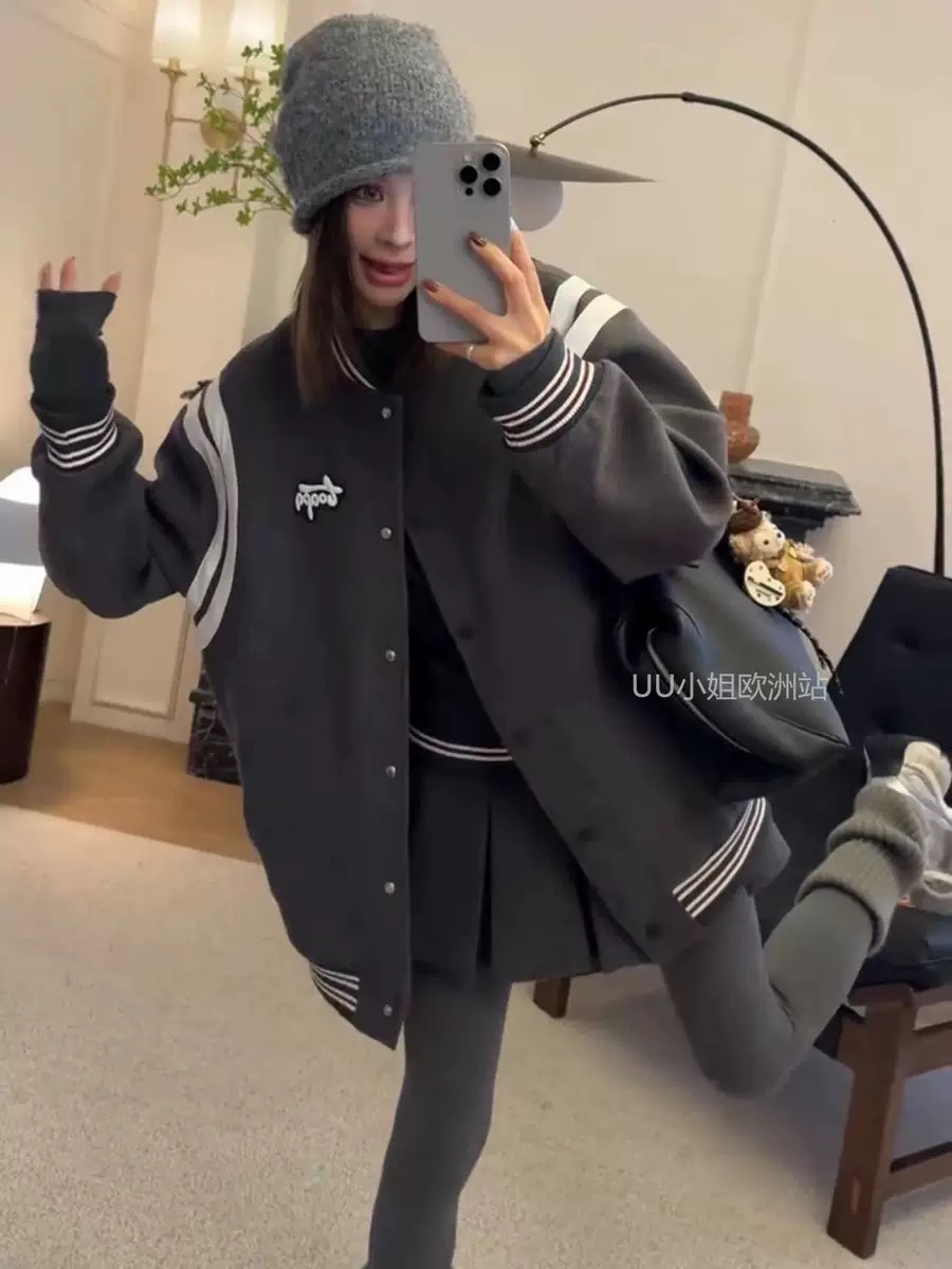 High-Quality Women’s Suit with G’s Red Wool and Two Tuxedos in Baseball Suit - 图片 4