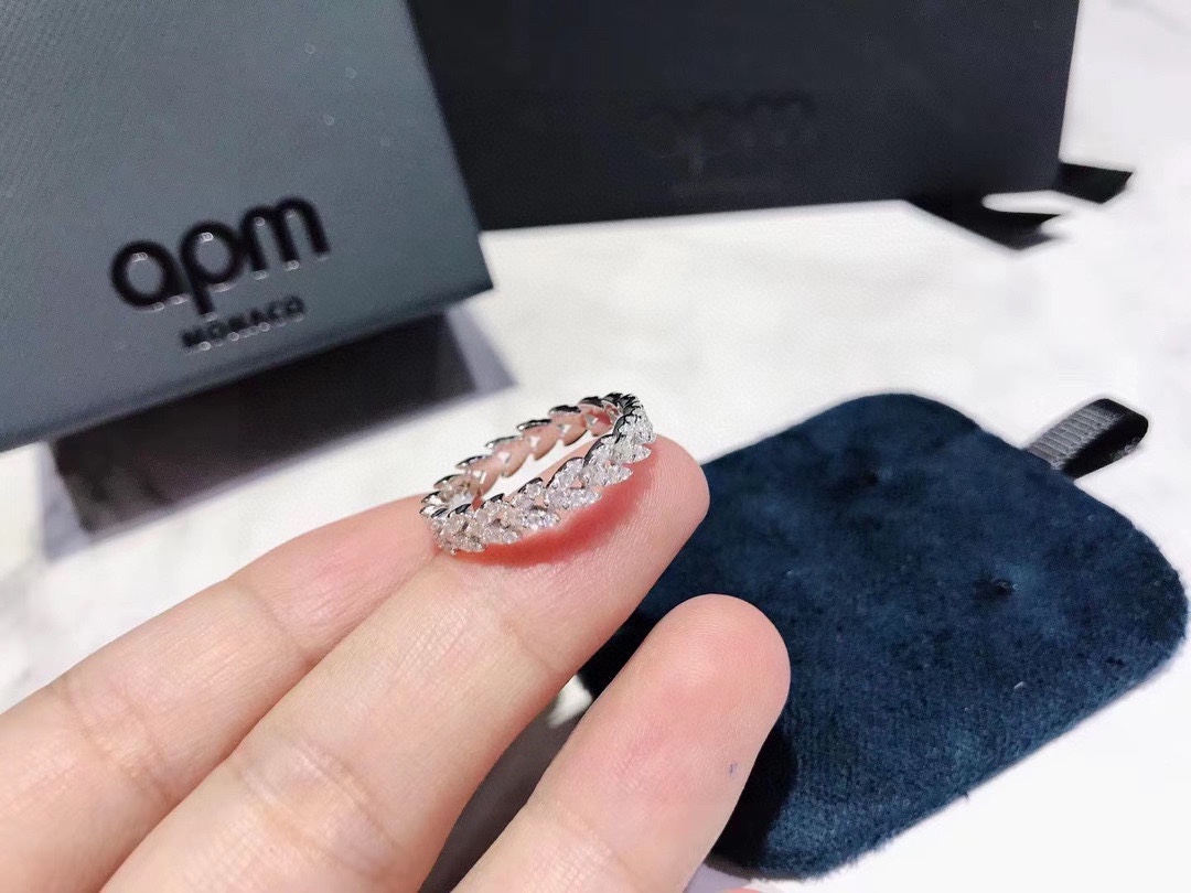  APm monaco白钻麦穗戒指！好少有人夸这款戒指的，但是这个麦穗戒指上手真的超级好看而且比转运圈一