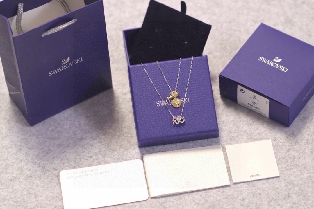  Swarovski  水瓶座守护神锁骨项链

这款施华洛世奇链坠是以星座的符号为灵感。其时尚十足的星座