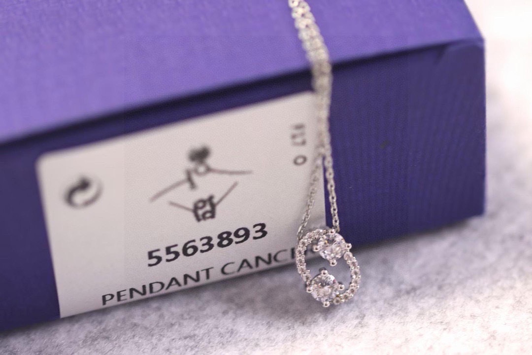 Swarovski  巨蟹座守护神锁骨项链
这款施华洛世奇链坠是以星座的符号为灵感。其时尚十足的星座符