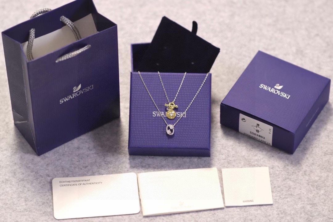  Swarovski  巨蟹座守护神锁骨项链
这款施华洛世奇链坠是以星座的符号为灵感。其时尚十足的星座符