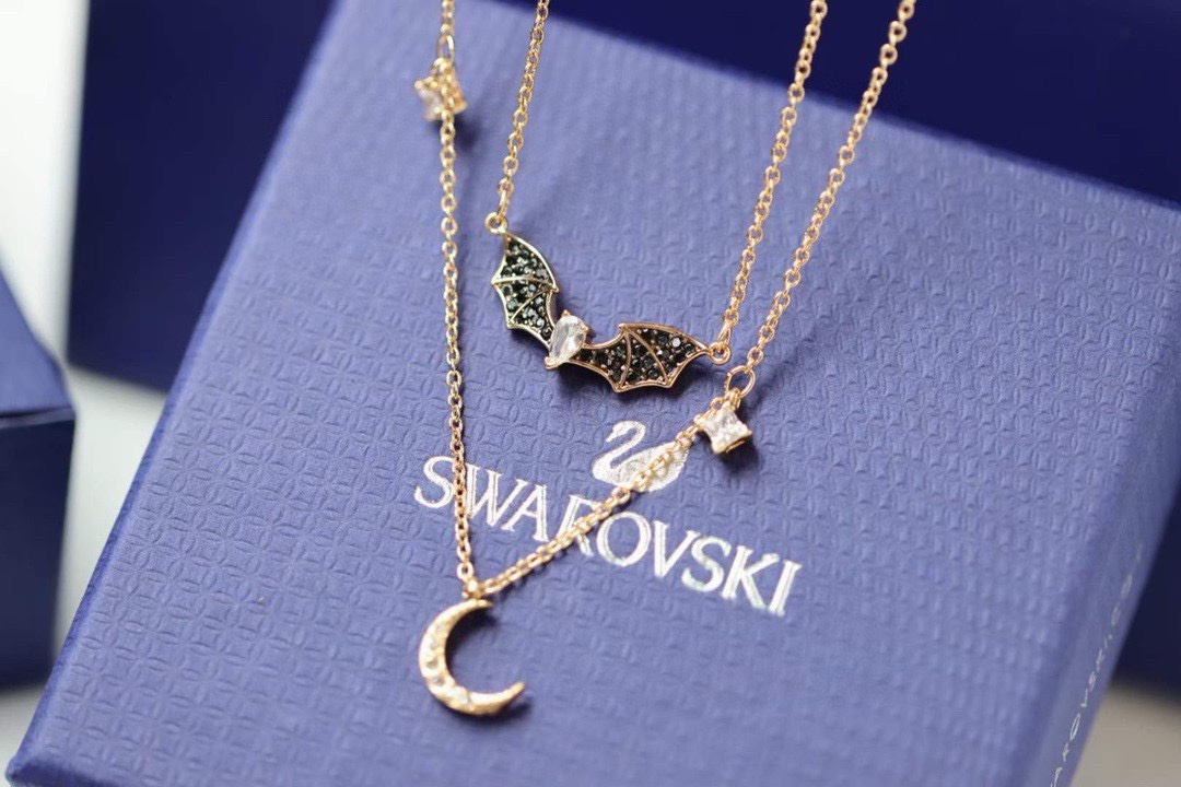  swarovski 双层黑色蝙蝠 月亮锁骨项链

玫瑰金色设计是以夜空为灵感，揉合了星星、半轮新月和象