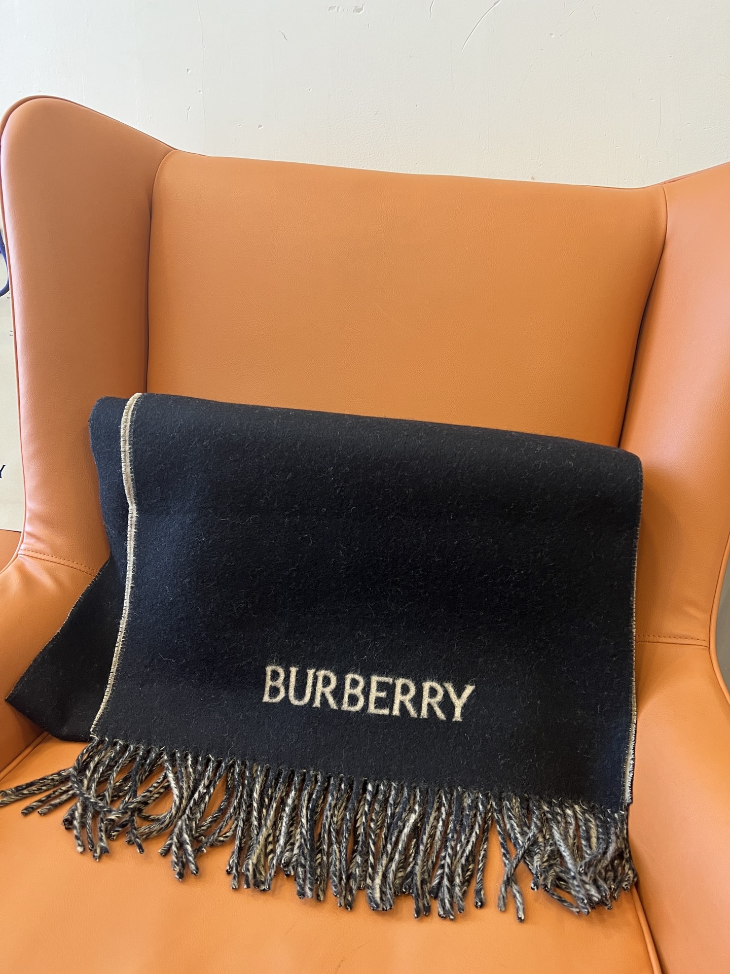 High-Quality Bobley Wool Scarf: Warm, Stylish, and Elegant Winter Accessory - 图片 1