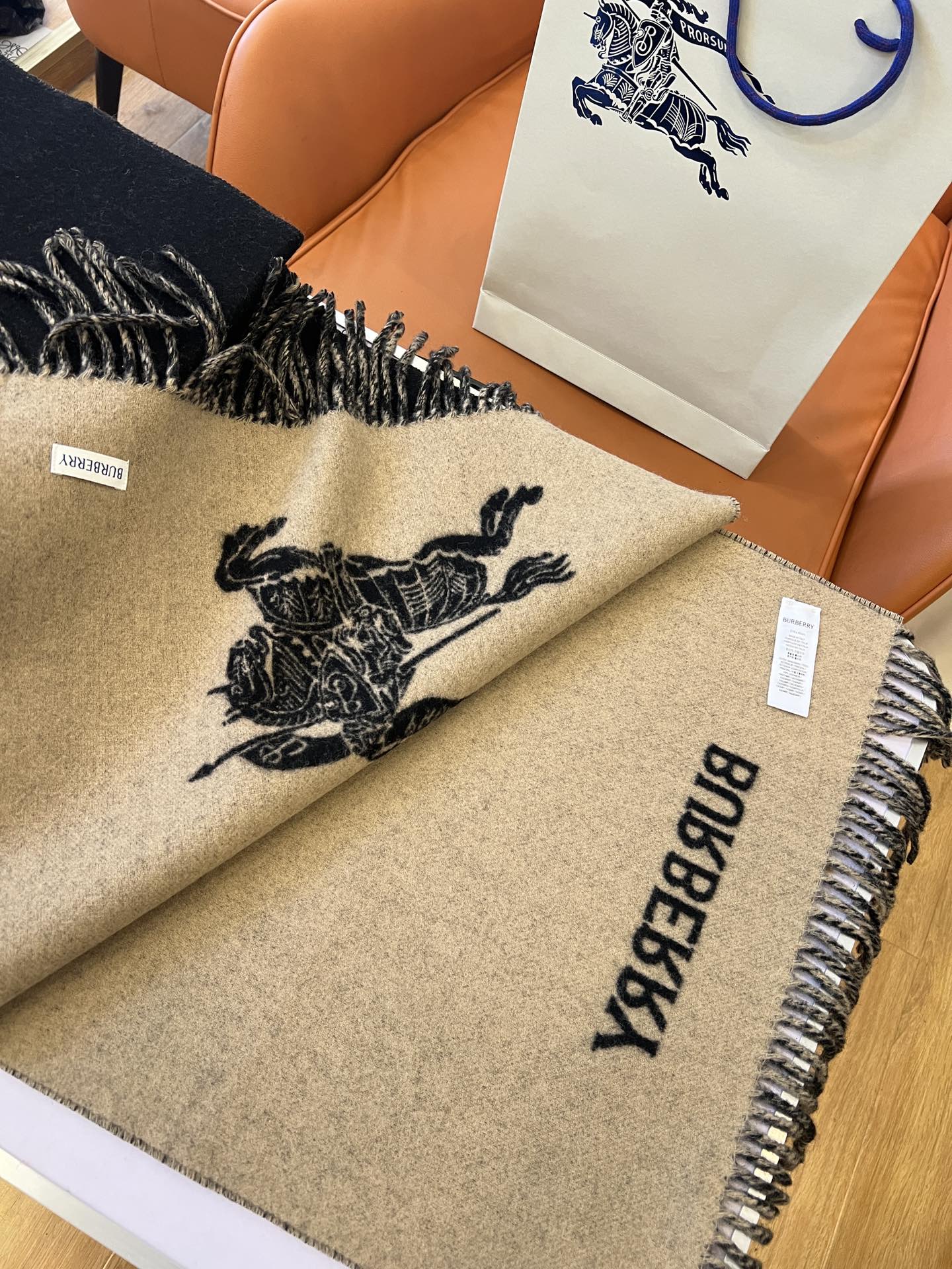 High-Quality Bobley Wool Scarf: Warm, Stylish, and Elegant Winter Accessory - 图片 6