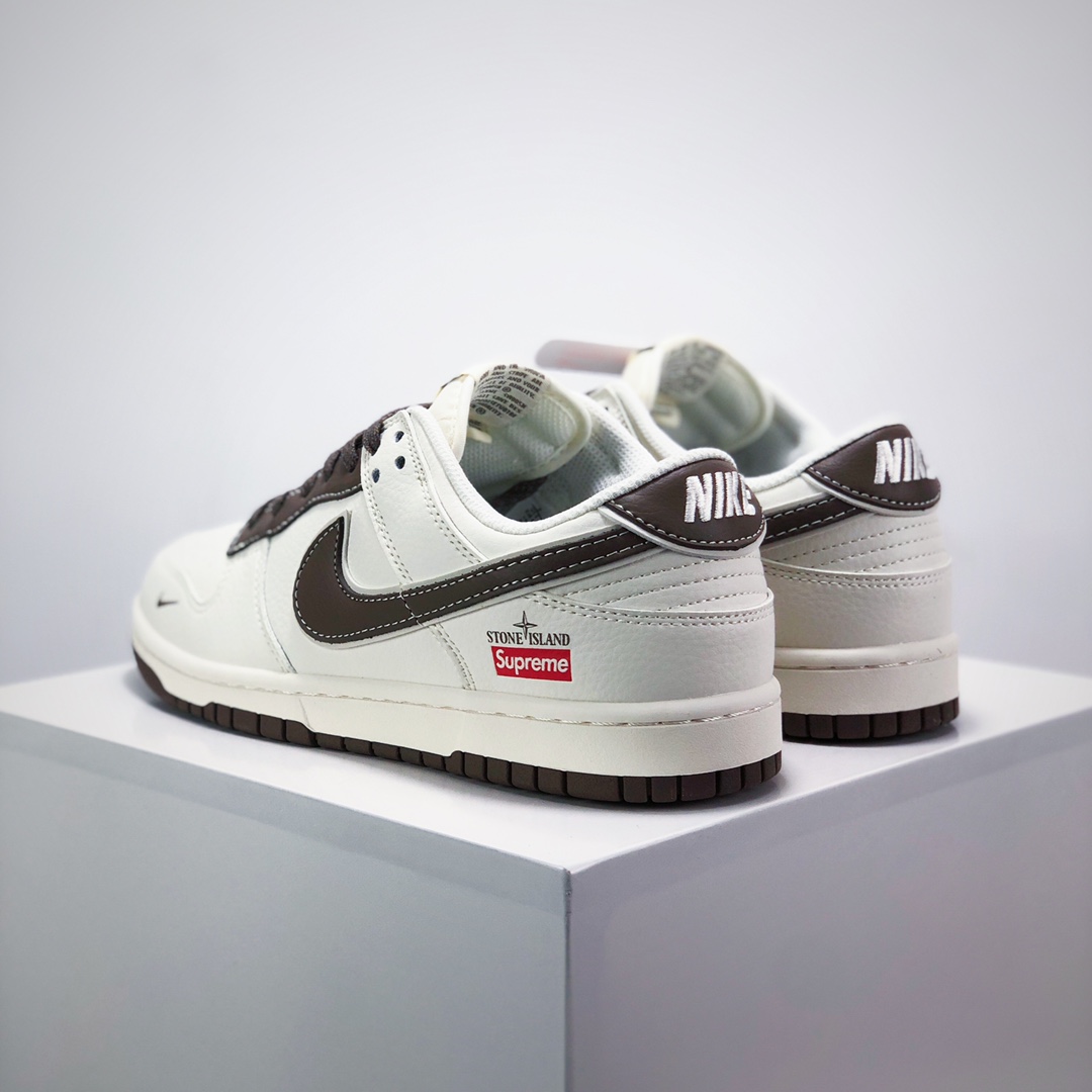 💰260
Nike SB Dunk Low“ 石头岛Supreme联名——米白棕底”  周年高端定制 低帮休闲板鞋 定制鞋盒 大厂纯原品质出货 超高清洁度 皮料切割干净无任何毛边 细节完美 
 货号：BB9866-008
 Size:36 36.5 37.5 38 38.5 39 40 40.5 41 42 42.5 43 44 44.5 45