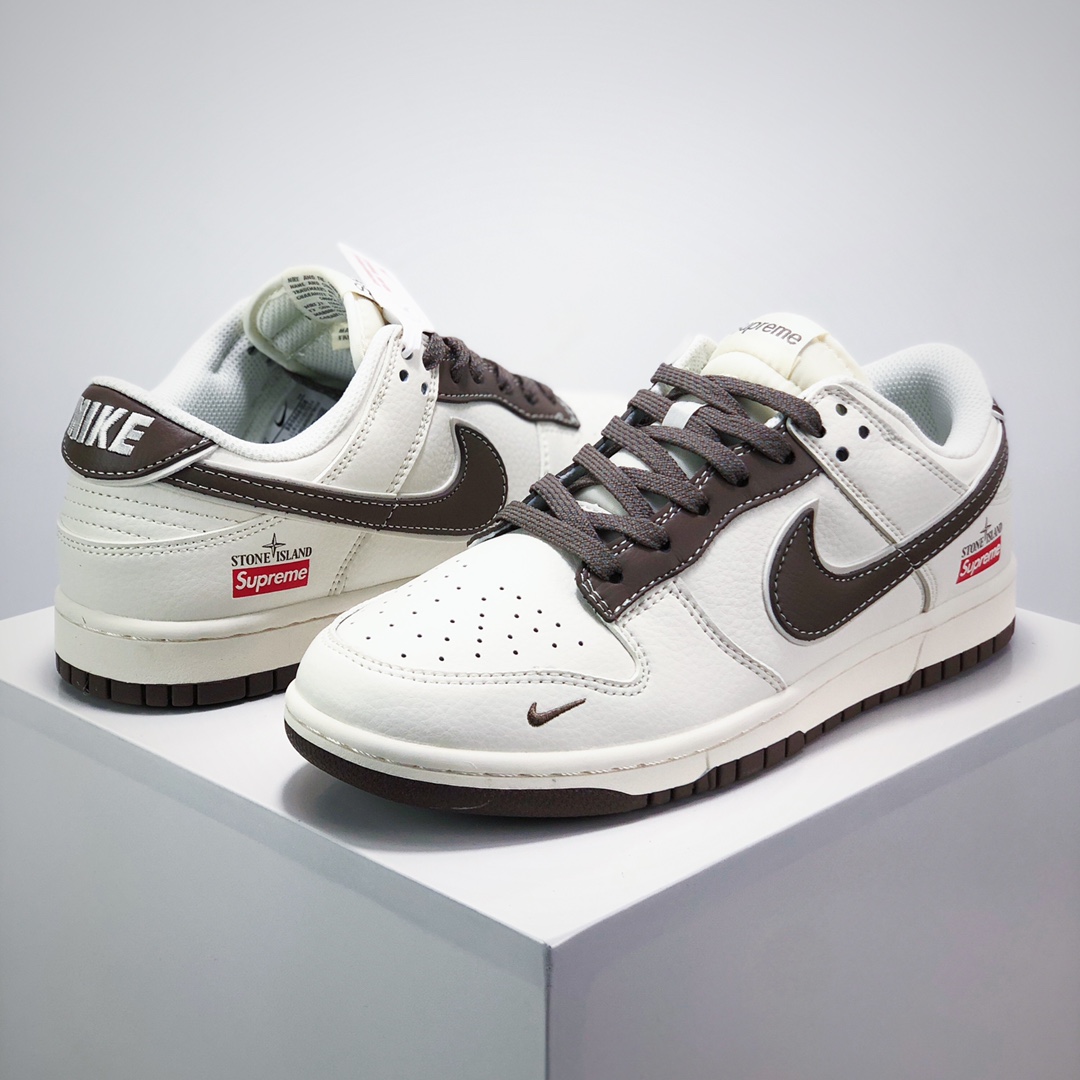 💰260
Nike SB Dunk Low“ 石头岛Supreme联名——米白棕底”  周年高端定制 低帮休闲板鞋 定制鞋盒 大厂纯原品质出货 超高清洁度 皮料切割干净无任何毛边 细节完美 
 货号：BB9866-008
 Size:36 36.5 37.5 38 38.5 39 40 40.5 41 42 42.5 43 44 44.5 45