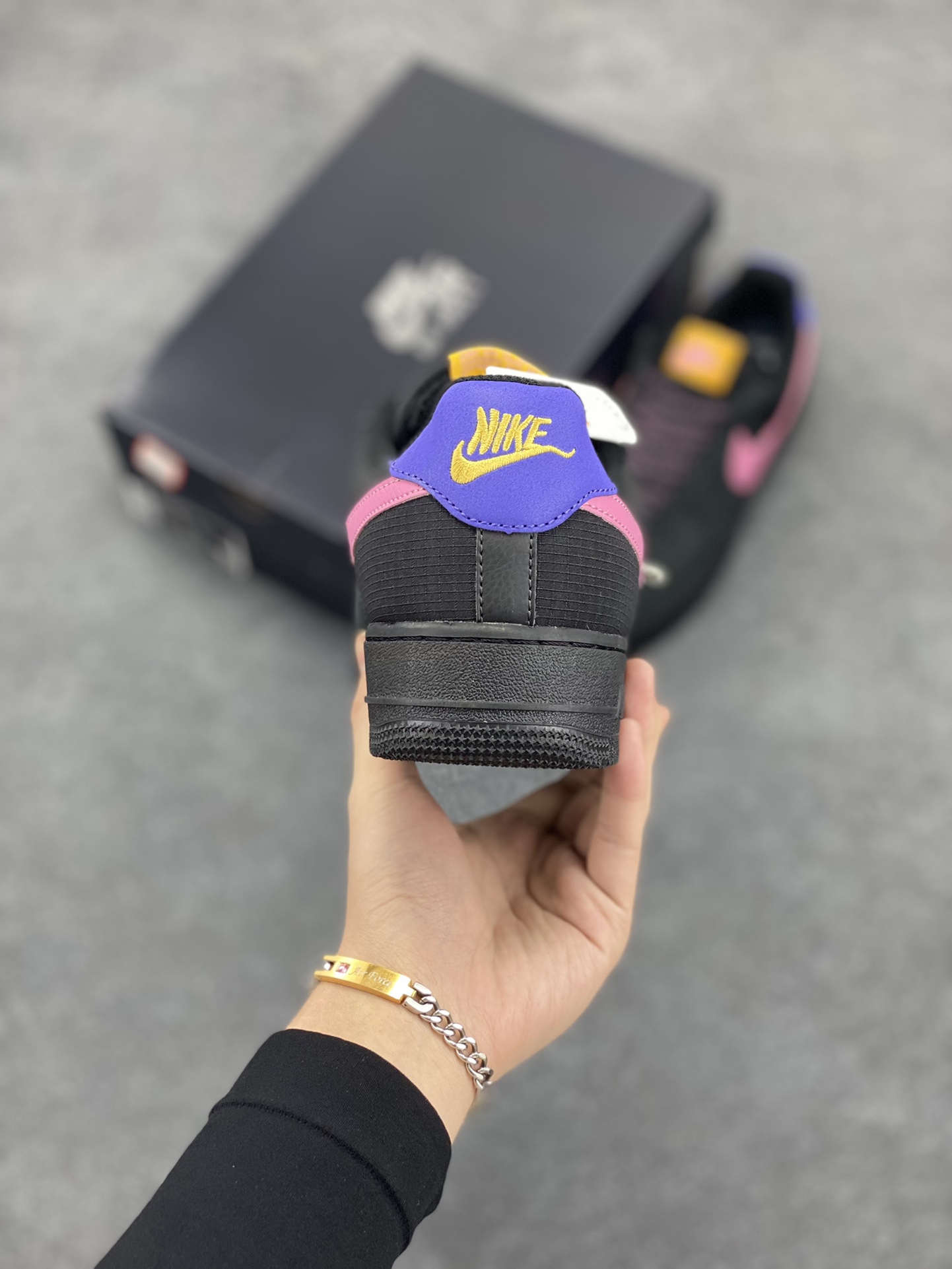 图片[4]-NIKE Air Force 1 \’07 黑粉联名 联名空军一号低帮运动休闲板鞋 定制皮料 原盒原包装 原楦头原纸板 纯正版型 正品NFC感应芯片 内置全掌气垫 货号：CD0887-001 尺码：36 36.5 37.5 38 38.5 39 40 40.5 41 42 42.5 43 44 44.5 45-选品中心