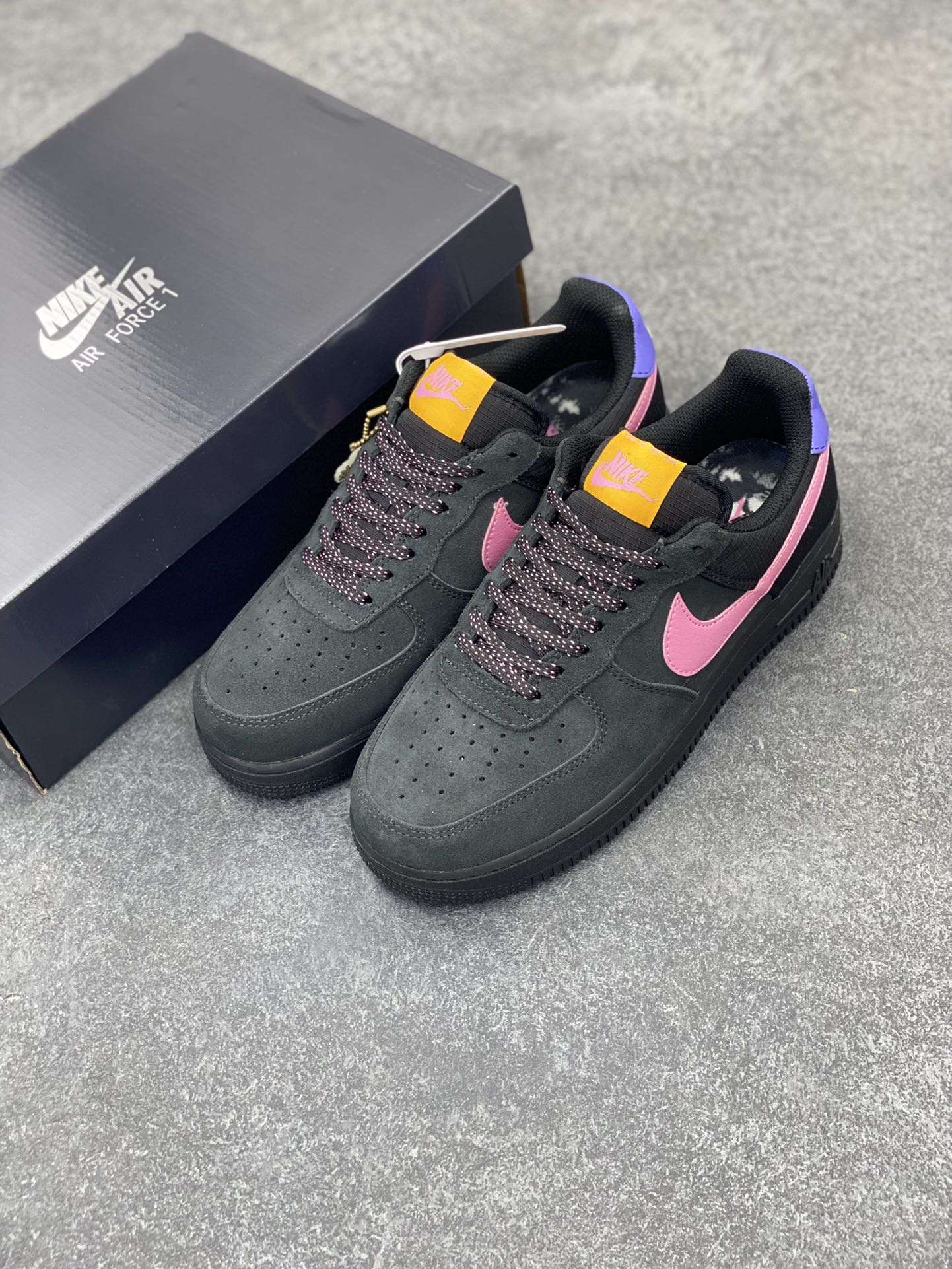 图片[8]-NIKE Air Force 1 \’07 黑粉联名 联名空军一号低帮运动休闲板鞋 定制皮料 原盒原包装 原楦头原纸板 纯正版型 正品NFC感应芯片 内置全掌气垫 货号：CD0887-001 尺码：36 36.5 37.5 38 38.5 39 40 40.5 41 42 42.5 43 44 44.5 45-选品中心