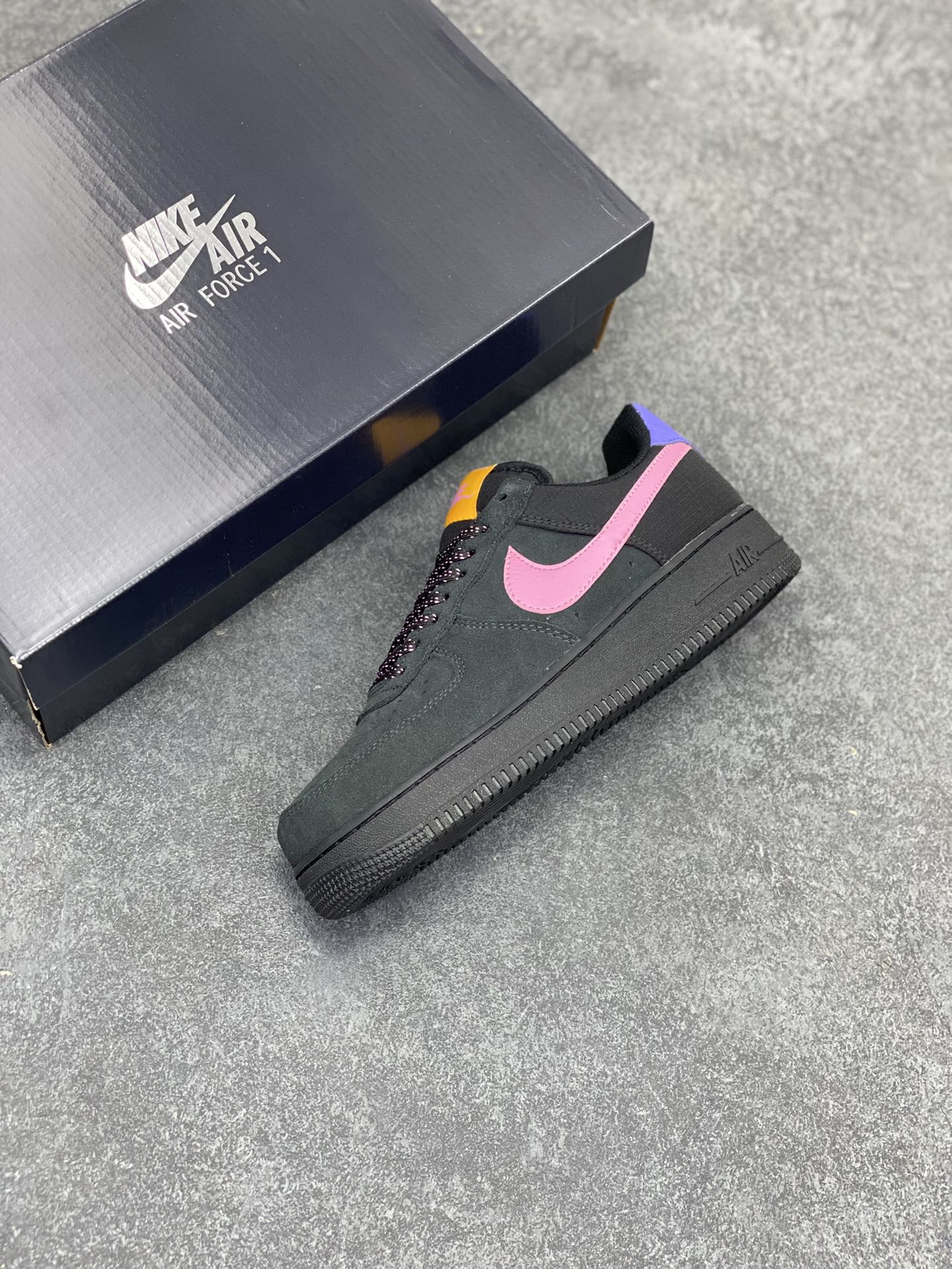 图片[7]-NIKE Air Force 1 \’07 黑粉联名 联名空军一号低帮运动休闲板鞋 定制皮料 原盒原包装 原楦头原纸板 纯正版型 正品NFC感应芯片 内置全掌气垫 货号：CD0887-001 尺码：36 36.5 37.5 38 38.5 39 40 40.5 41 42 42.5 43 44 44.5 45-选品中心