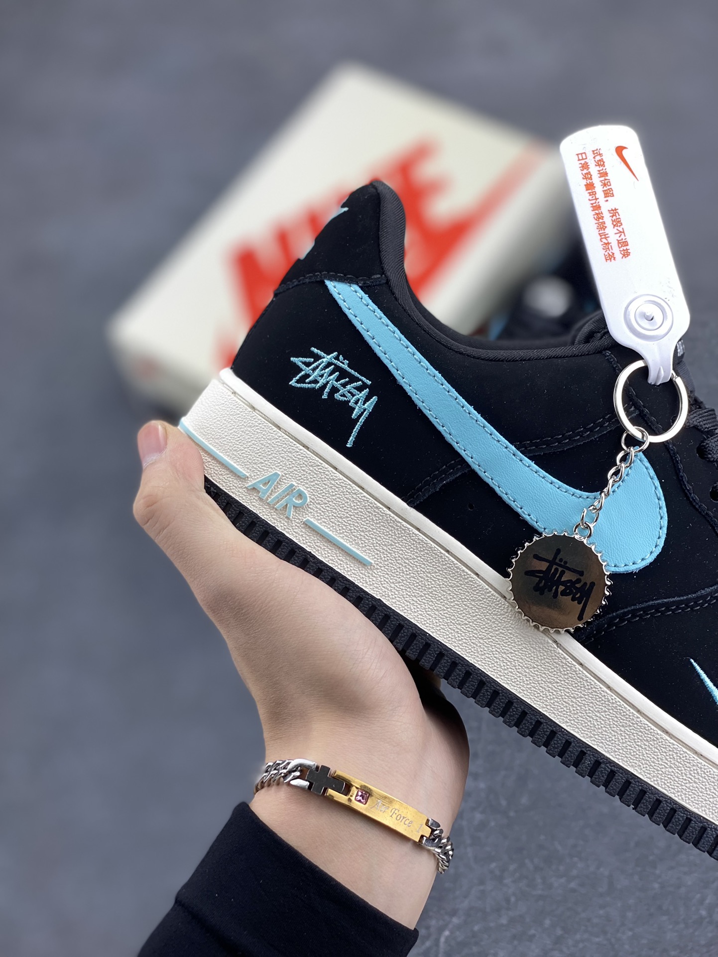 图片[6]-NIke Air Force 1 \’07 Low “斯图西联名–黑蒂芙尼”空军一号 低帮 运动鞋 休闲鞋 折边针车 工艺难度大 原楦头原纸板 原装鞋盒 定制五金配件 内置全掌气垫 原厂鞋底 货号：KK1988-030 尺码：36 36.5 37.5 38 38.5 39 40 40.5 41 42 42.5 43 44 44.5 45-选品中心