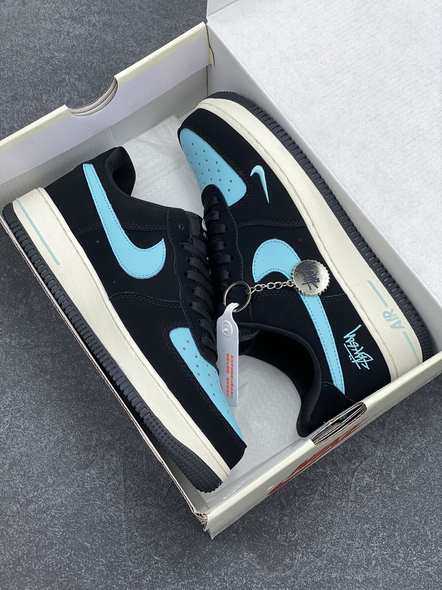 图片[9]-NIke Air Force 1 \’07 Low “斯图西联名–黑蒂芙尼”空军一号 低帮 运动鞋 休闲鞋 折边针车 工艺难度大 原楦头原纸板 原装鞋盒 定制五金配件 内置全掌气垫 原厂鞋底 货号：KK1988-030 尺码：36 36.5 37.5 38 38.5 39 40 40.5 41 42 42.5 43 44 44.5 45-选品中心