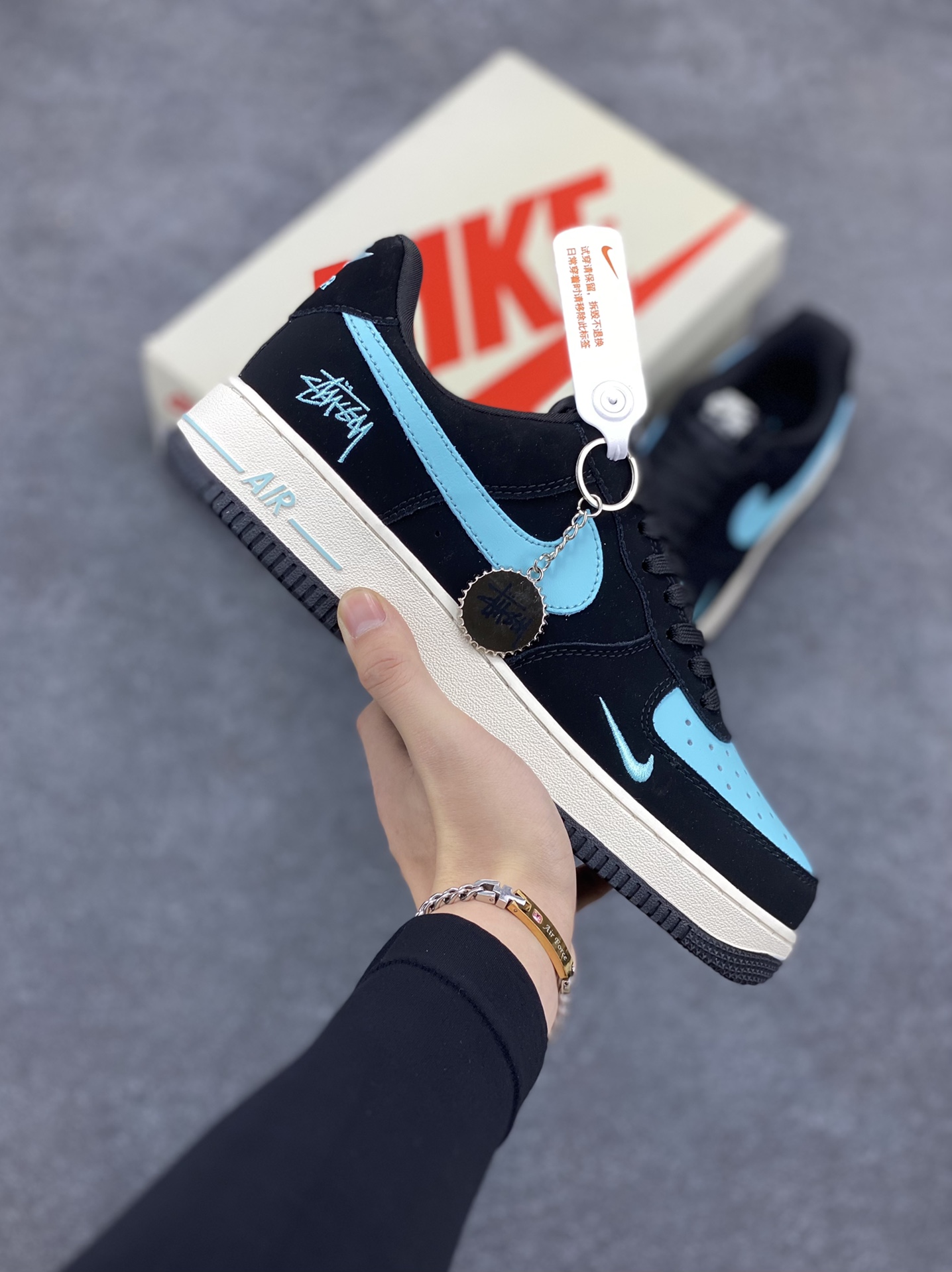 NIke Air Force 1 \'07 Low “斯图西联名--黑蒂芙尼”空军一号 低帮 运动鞋 休闲鞋 折边针车 工艺难度大 原楦头原纸板 原装鞋盒 定制五金配件 内置全掌气垫 原厂鞋底 货号：KK1988-030 尺码：36 36.5 37.5 38 38.5 39 40 40.5 41 42 42.5 43 44 44.5 45-选品中心