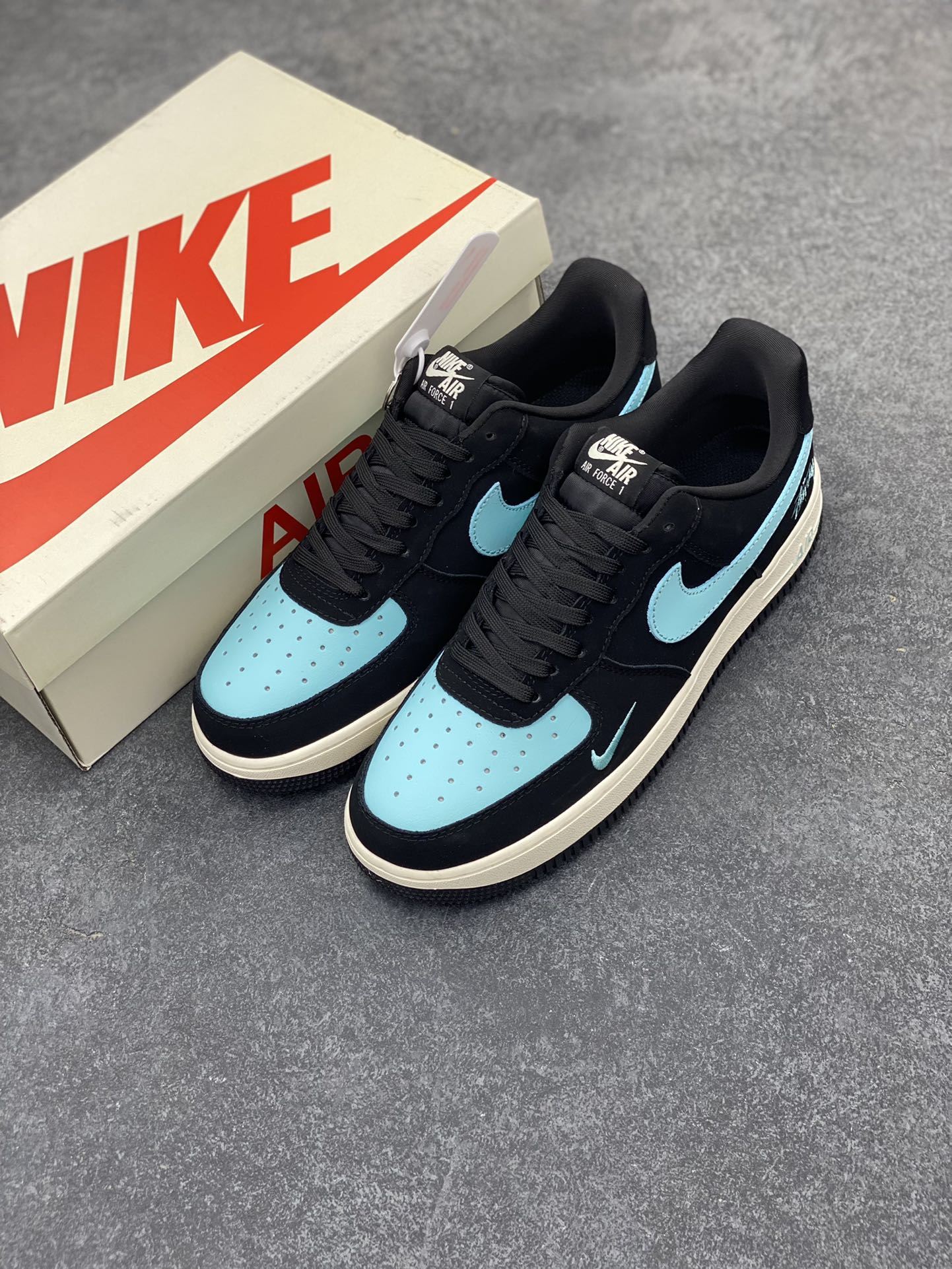 图片[8]-NIke Air Force 1 \’07 Low “斯图西联名–黑蒂芙尼”空军一号 低帮 运动鞋 休闲鞋 折边针车 工艺难度大 原楦头原纸板 原装鞋盒 定制五金配件 内置全掌气垫 原厂鞋底 货号：KK1988-030 尺码：36 36.5 37.5 38 38.5 39 40 40.5 41 42 42.5 43 44 44.5 45-选品中心