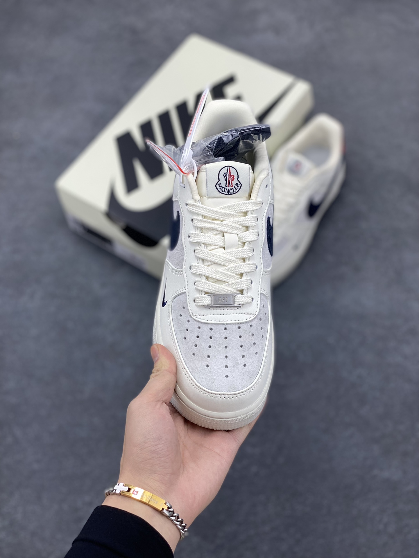 图片[2]-NIke Air Force 1 \’07 Low “蒙口联名–米蓝猪八双拼”空军一号 低帮 运动鞋 休闲鞋 折边针车 工艺难度大 原楦头原纸板 原装鞋盒 定制五金配件 内置全掌气垫 原厂鞋底 货号：CH6336-512 尺码：36 36.5 37.5 38 38.5 39 40 40.5 41 42 42.5 43 44 44.5 45-选品中心