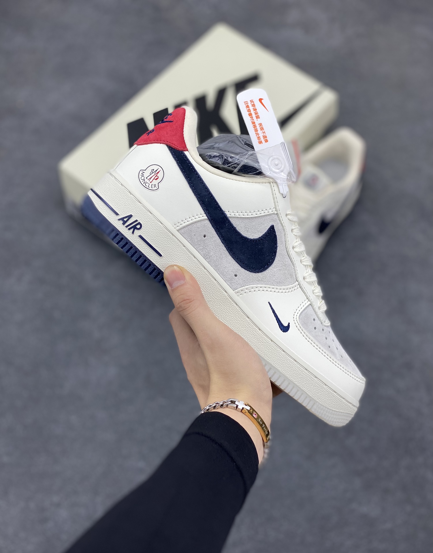 NIke Air Force 1 \’07 Low “蒙口联名–米蓝猪八双拼”空军一号 低帮 运动鞋 休闲鞋 折边针车 工艺难度大 原楦头原纸板 原装鞋盒 定制五金配件 内置全掌气垫 原厂鞋底 货号:CH6336-512 尺码:36 36.5 37.5 38 38.5 39 40 40.5 41 42 42.5 43 44 44.5 45-选品中心