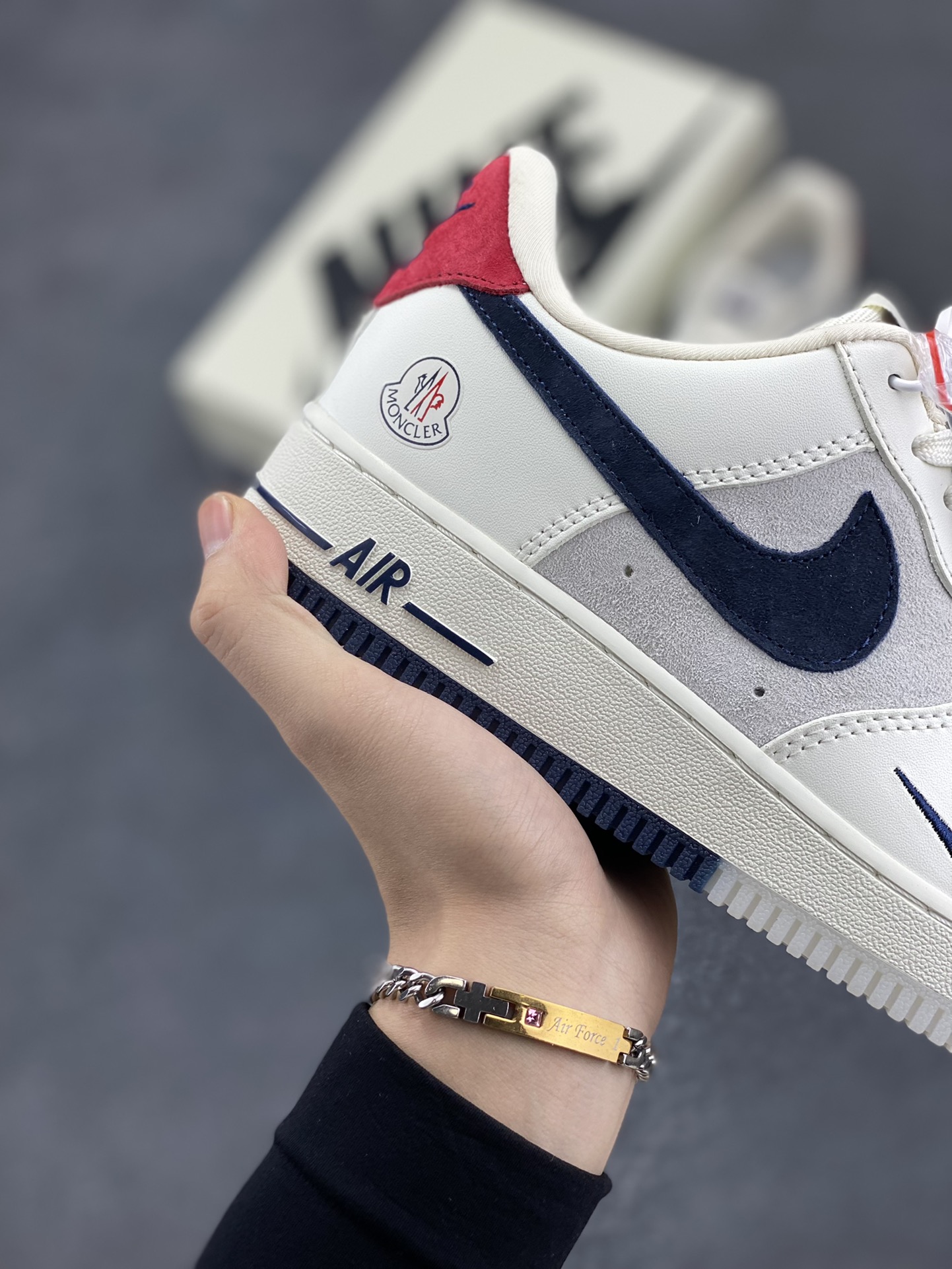 图片[6]-NIke Air Force 1 \’07 Low “蒙口联名–米蓝猪八双拼”空军一号 低帮 运动鞋 休闲鞋 折边针车 工艺难度大 原楦头原纸板 原装鞋盒 定制五金配件 内置全掌气垫 原厂鞋底 货号：CH6336-512 尺码：36 36.5 37.5 38 38.5 39 40 40.5 41 42 42.5 43 44 44.5 45-选品中心
