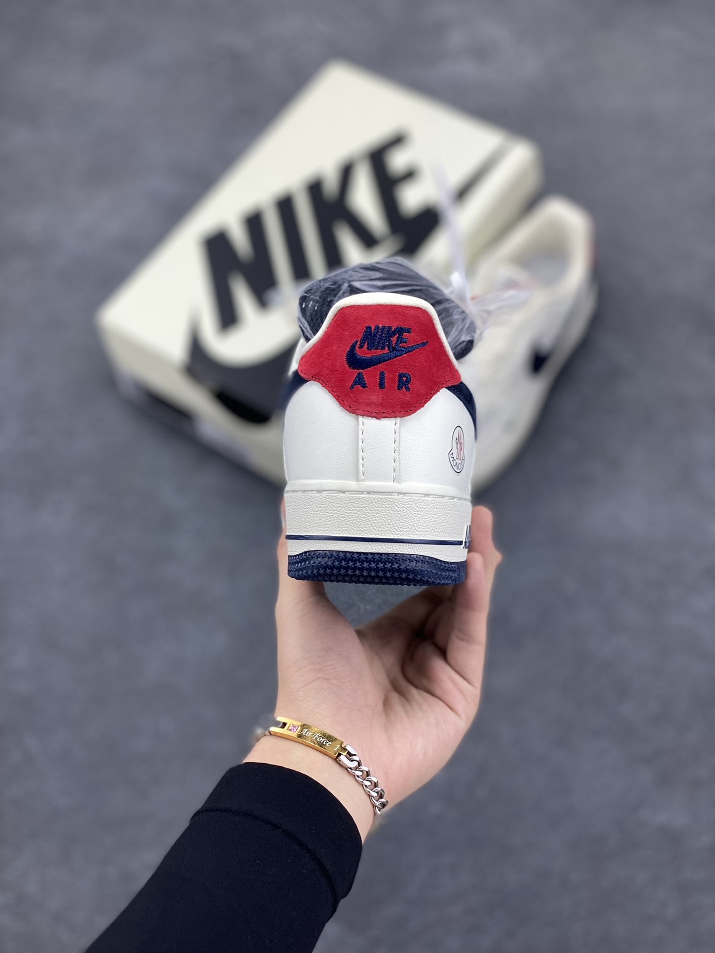 图片[4]-NIke Air Force 1 \’07 Low “蒙口联名–米蓝猪八双拼”空军一号 低帮 运动鞋 休闲鞋 折边针车 工艺难度大 原楦头原纸板 原装鞋盒 定制五金配件 内置全掌气垫 原厂鞋底 货号：CH6336-512 尺码：36 36.5 37.5 38 38.5 39 40 40.5 41 42 42.5 43 44 44.5 45-选品中心