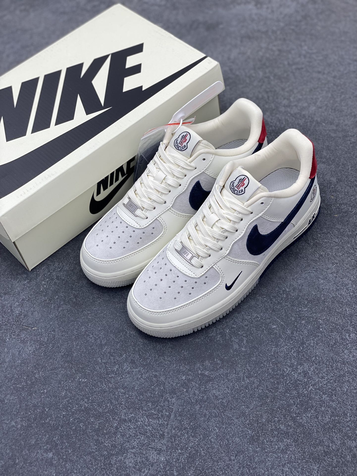 图片[8]-NIke Air Force 1 \’07 Low “蒙口联名–米蓝猪八双拼”空军一号 低帮 运动鞋 休闲鞋 折边针车 工艺难度大 原楦头原纸板 原装鞋盒 定制五金配件 内置全掌气垫 原厂鞋底 货号：CH6336-512 尺码：36 36.5 37.5 38 38.5 39 40 40.5 41 42 42.5 43 44 44.5 45-选品中心