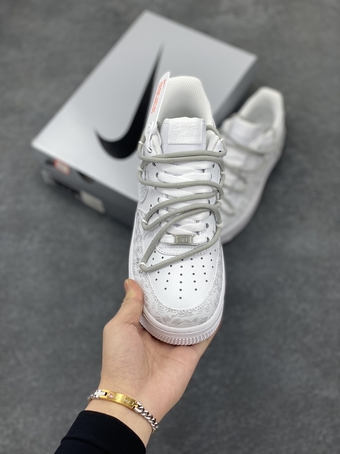 图片[2]-Nike Air Force 1 Low’07 爱情宣言 空军一号绑带低帮休闲板鞋 定制皮料 原厂3D打印 定制鞋盒 原楦原纸板 纯正空军版型 内置全掌气垫 货号：ZH0316-034 尺码：36 36.5 37.5 38 38.5 39 40 40.5 41 42 42.5 43 44 44.5 45-选品中心