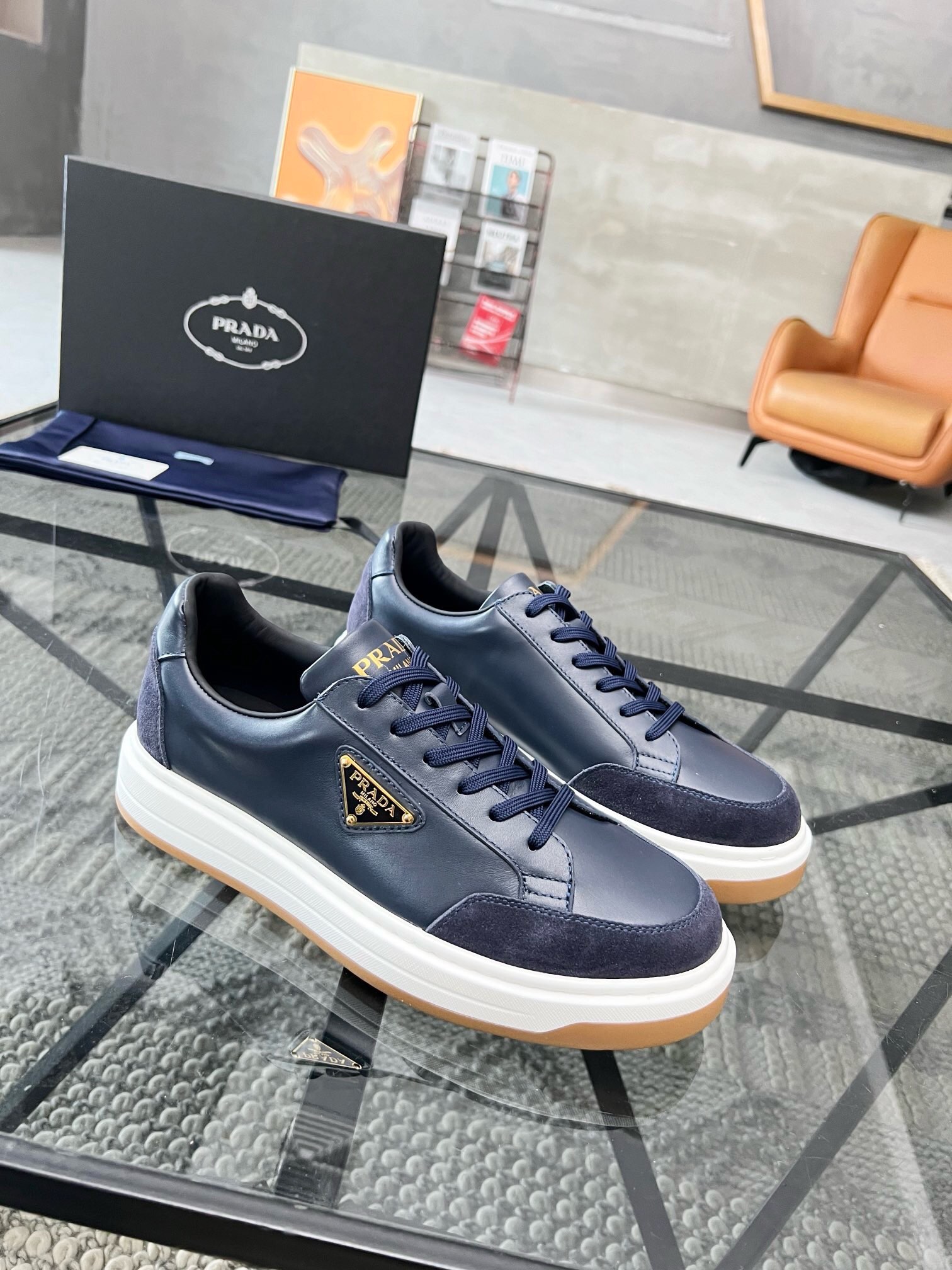 NO:220216,Brand PRADA color original color matching, code number 38-44 customized 45 price Material Prada new product original single-stock low-top casual footwear!  The upper is made of original soft cowhide, matched with Prada logo cowhide inner lining, cowhide foot pad original mold open sole, high quality worth owning, Prada, prada, cowhide19860909品牌PRADA 颜色原版配色 码数38-44定做45 价格 材质普拉达新品原单货低帮 休闲套脚鞋！鞋面采用原版柔软牛皮 搭配普拉达标识牛皮内里 牛皮垫脚原版开模大底、高品质值得拥有,普拉达,prada,prada,cowhide,Men's shoes