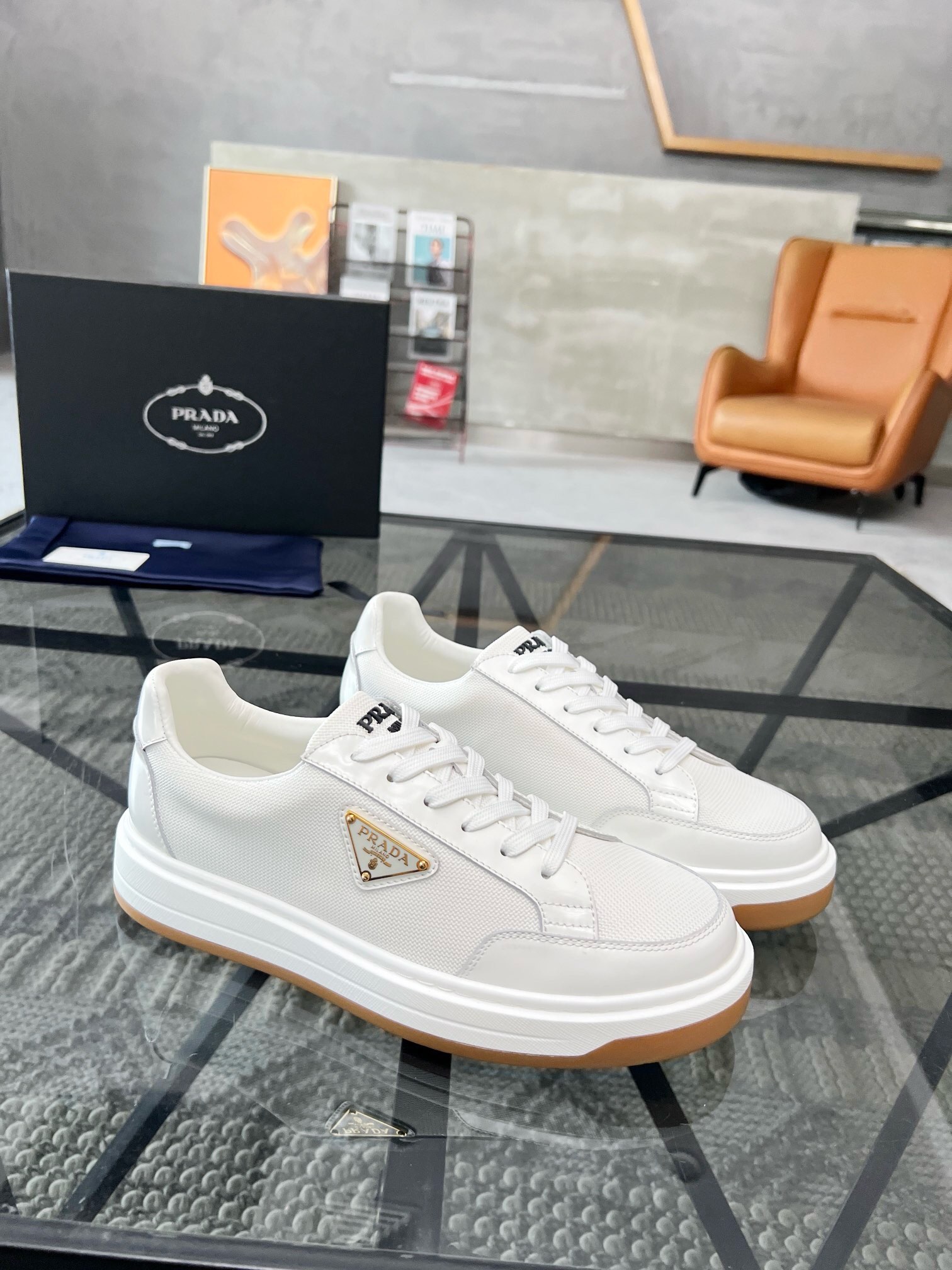 NO:222722,Brand PRADA color original color matching, code number 38-44 customized 45 price Material Prada new product original single-stock low-top casual footwear!  The upper is made of original soft cowhide, matched with Prada logo cowhide inner lining, cowhide foot pad original mold open sole, high quality worth owning, Prada, prada, cowhide19860909品牌PRADA 颜色原版配色 码数38-44定做45 价格 材质普拉达新品原单货低帮 休闲套脚鞋！鞋面采用原版柔软牛皮 搭配普拉达标识牛皮内里 牛皮垫脚原版开模大底、高品质值得拥有,普拉达,prada,prada,cowhide,Men's shoes