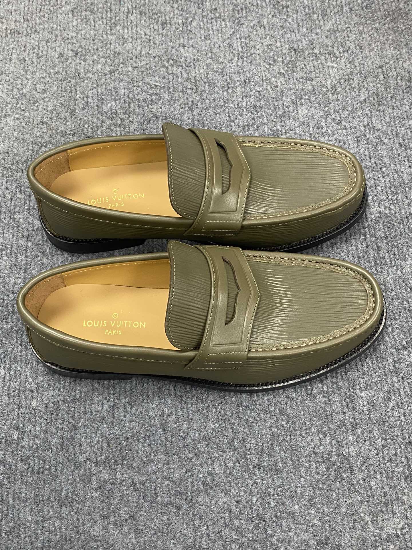 NO:270238,(The official website of the latest genuine leather business suit shoes of all high-end high-end boutique cowhide Neli LV is launched simultaneously, imported from Italy, first layer cowhide is made of one-to-one, 1:1 (genuine leather sole). It is versatile, high-end and classy, ​​and the color combination is extraordinary. This four-season model is charming when worn on the feet and shows the temperament of the big brand. Standard code 38-45,,louis vuitton, business suit, cowhide, Leather soles19860909（全高端精品牛皮内里LV最新真皮商务西装鞋官网同步上市,意大利进口 头层牛皮一比一重金打造,官网1:1 (真皮大底) .穿着百搭,高档不失档次,彩色搭配气度不凡.此款四季款,穿在脚上魅力四射尽显大牌气质.标准码38-45,,louis vuitton,business suit,cowhide,Leather soles,Men's shoes