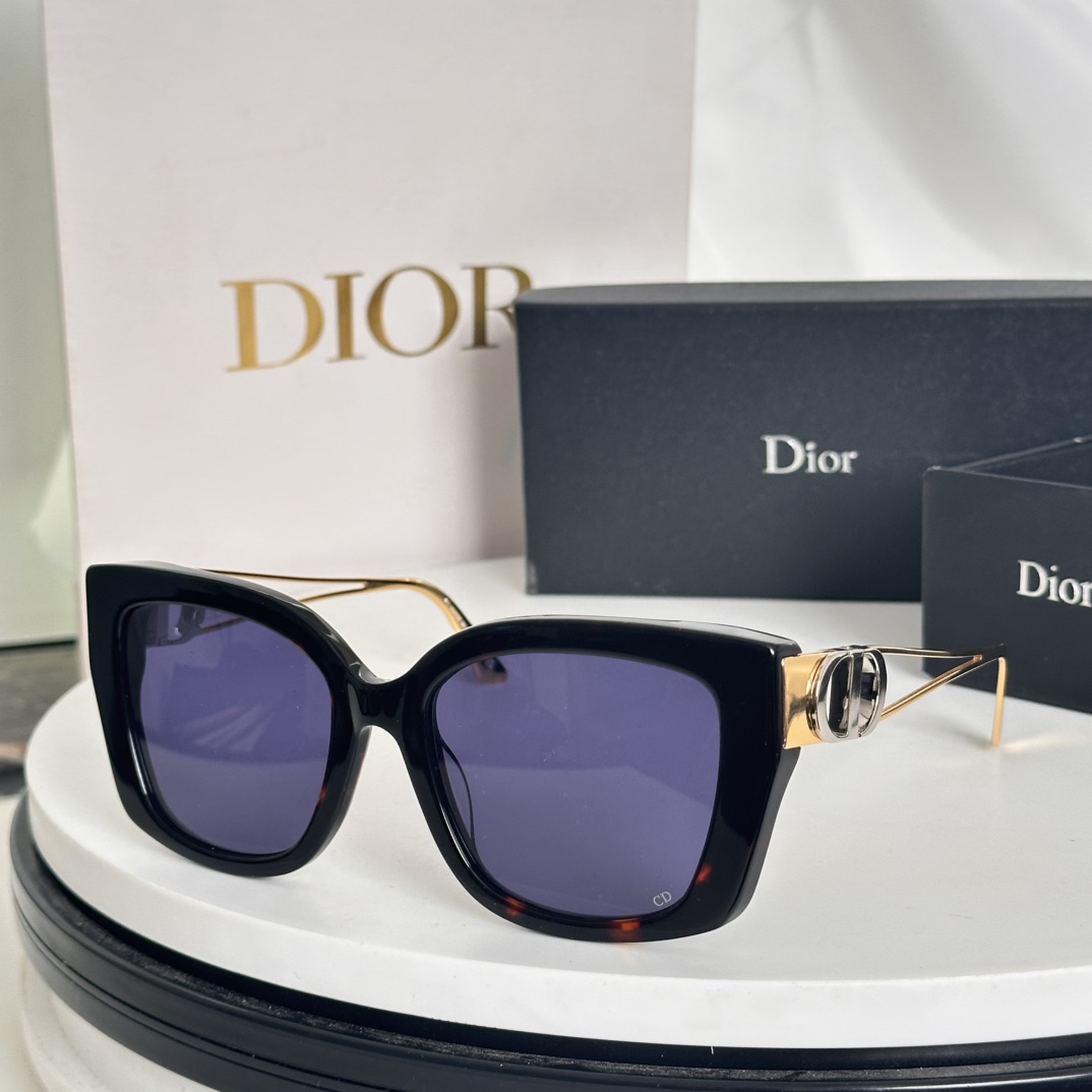 ️DIO*MODELDiorSignatureS13F